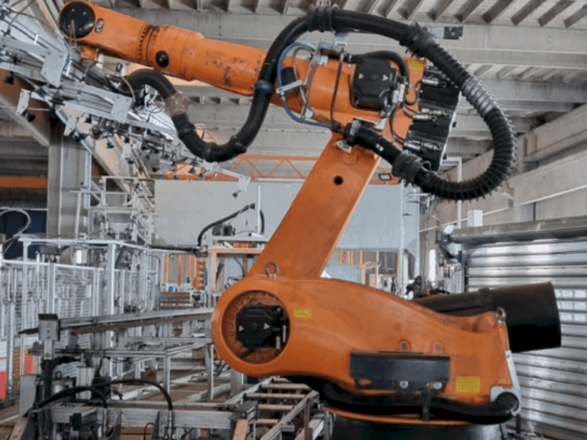 A KUKA KR 210 L150-2  gép elölnézete