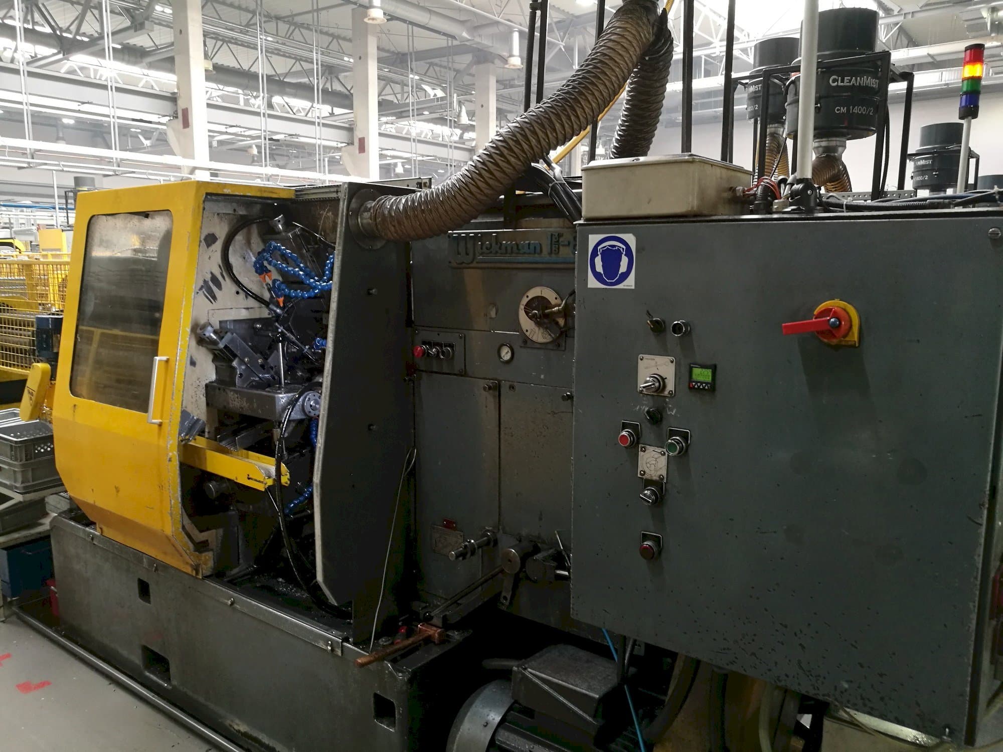 A Wickman 1  3/8"-6  gép elölnézete