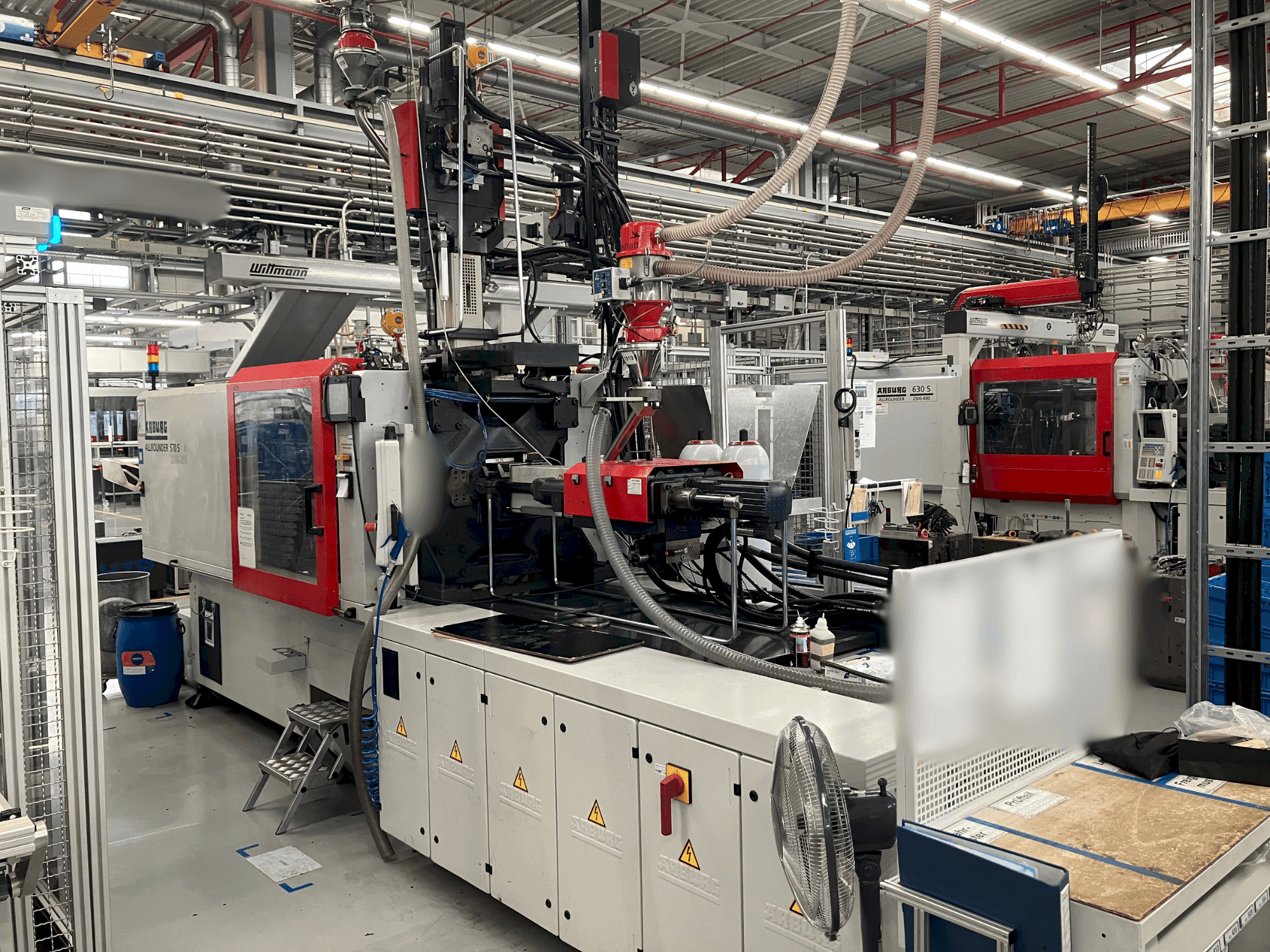 A Arburg Allrounder 570 S 2200-290 / 170  gép elölnézete