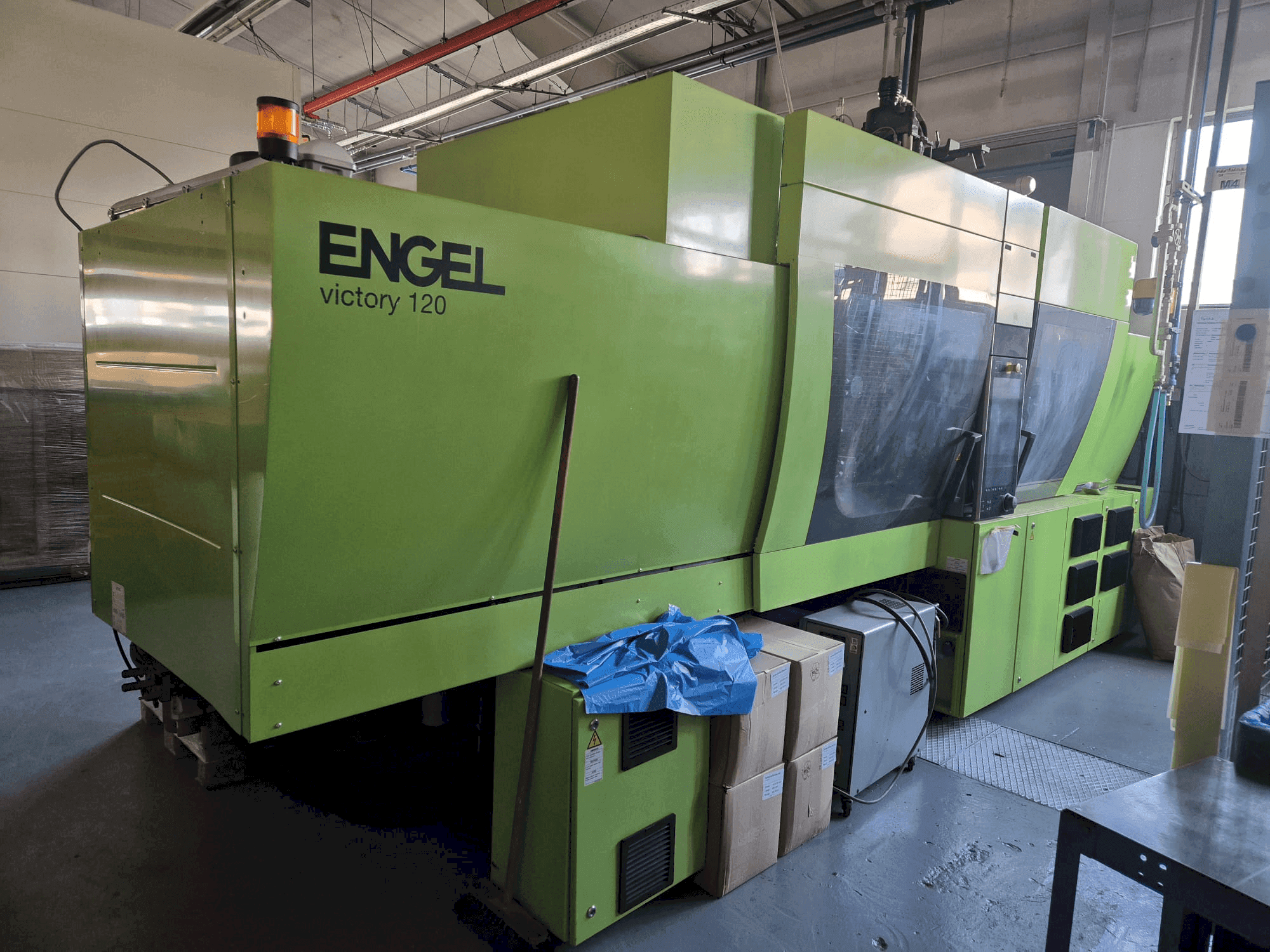 A Engel Victory 330H/200V/120 Combi  gép elölnézete