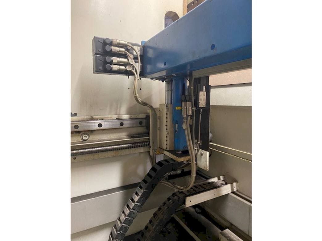 A EHT VarioPress 225-30  gép elölnézete