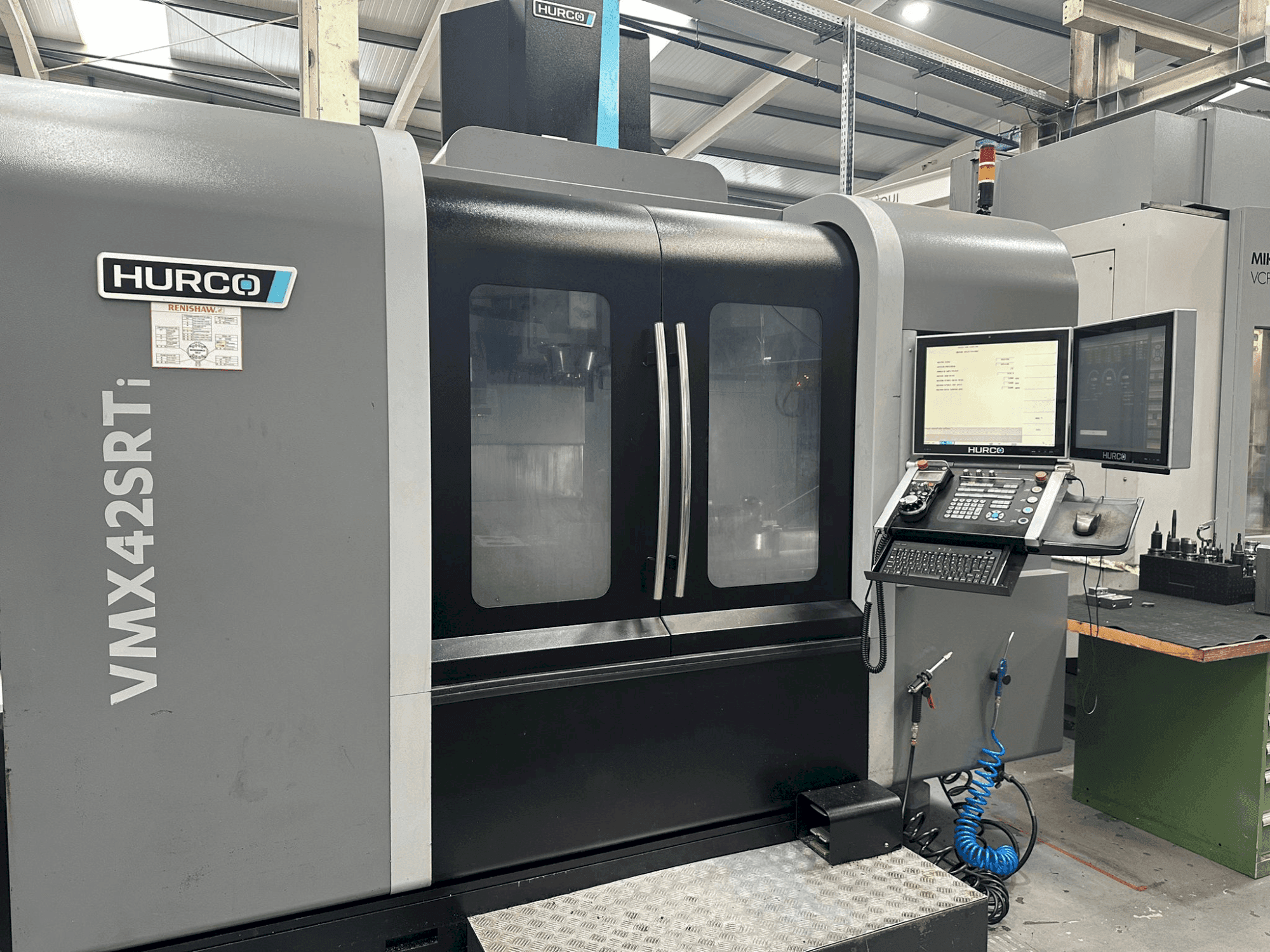 A Hurco VMX 42 SRTi  gép elölnézete