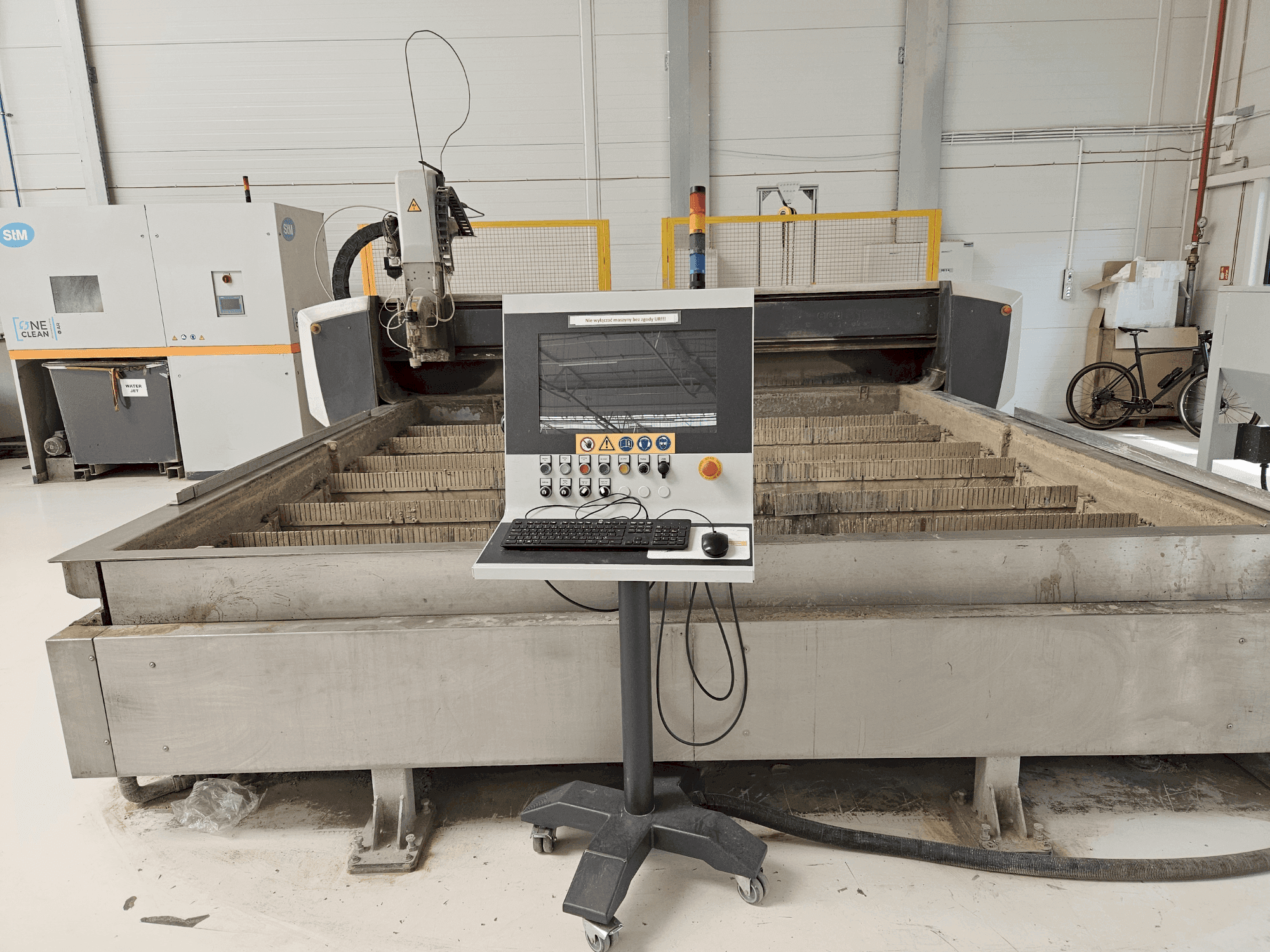 A STM WS3030 Wanne 4.2  gép elölnézete