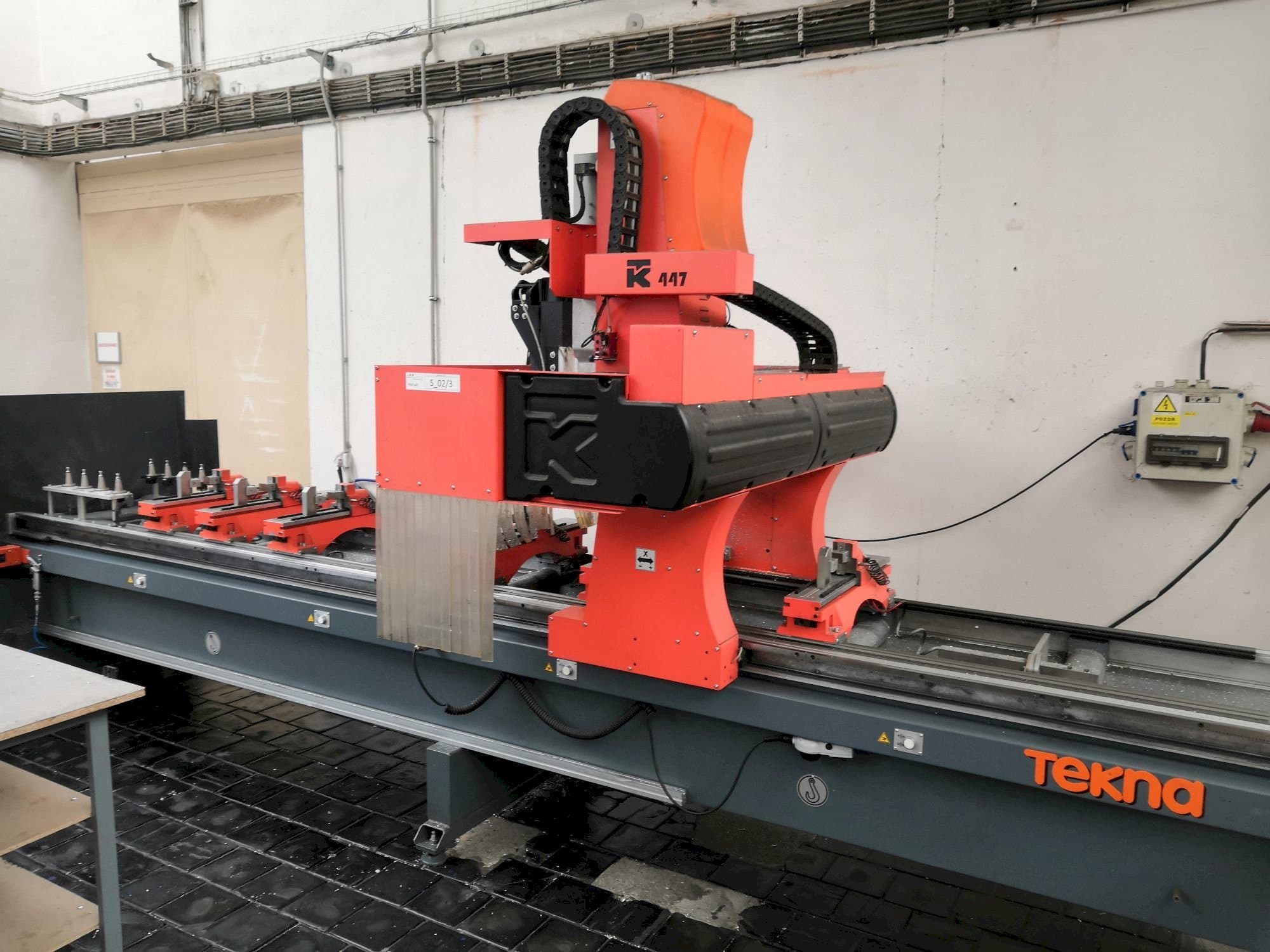 A Tekna TK447/4  gép elölnézete