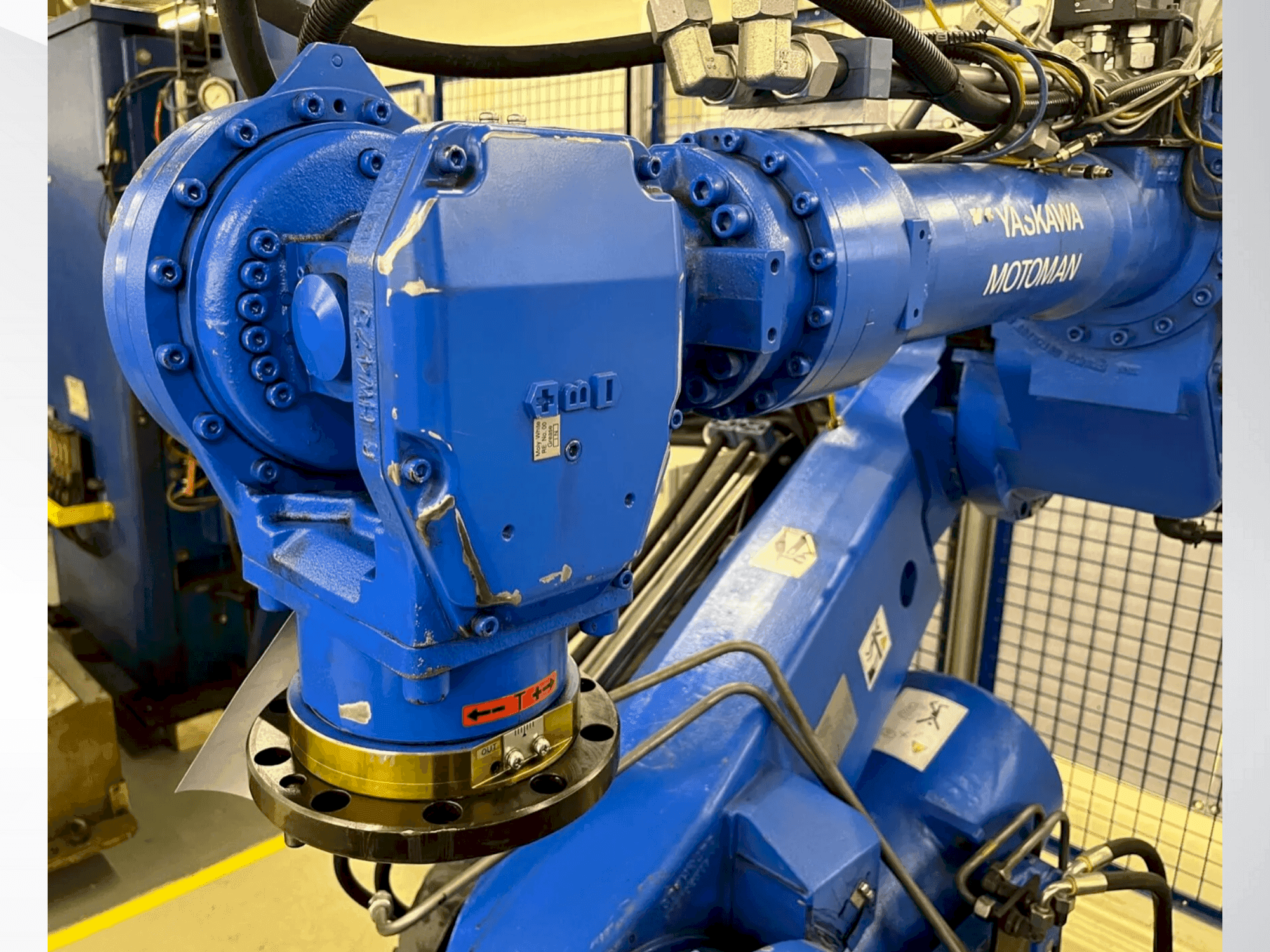 A Yaskawa Motoman ES 165D  gép elölnézete