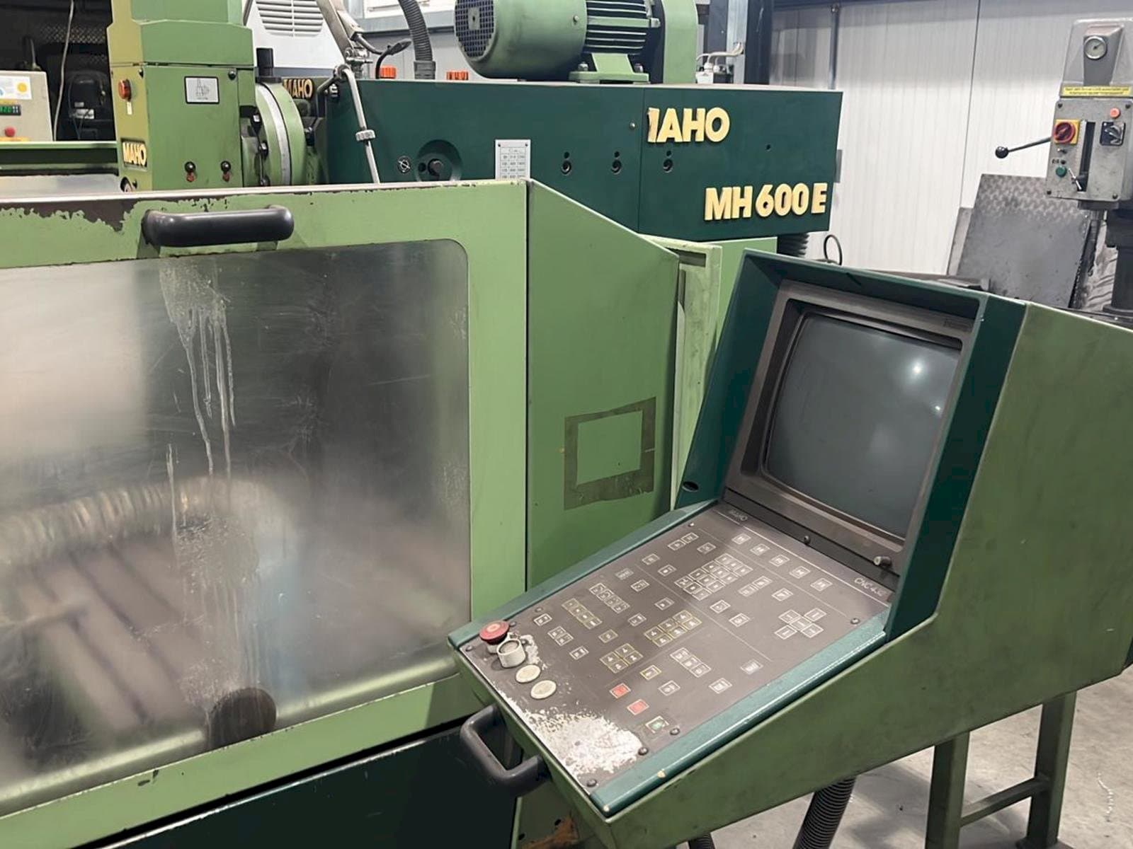 A MAHO MH 600 E  gép elölnézete