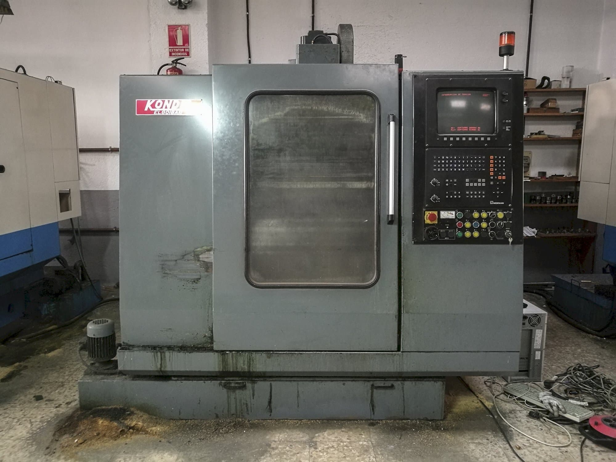 A KONDIA B-500  gép elölnézete