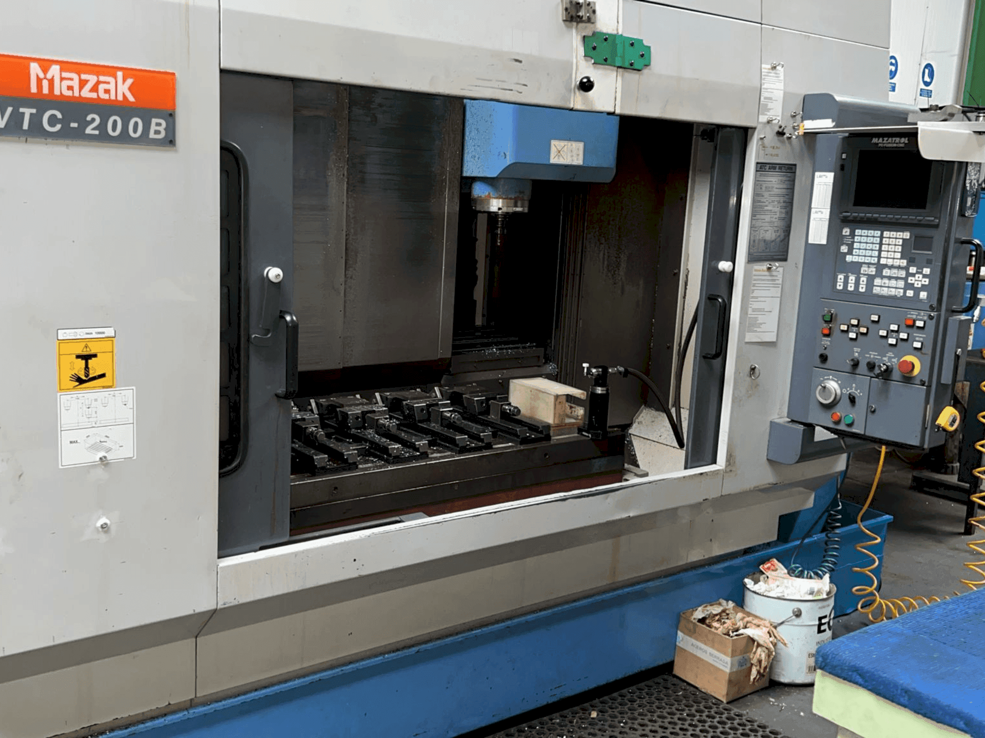 A Mazak VTC 200B  gép elölnézete