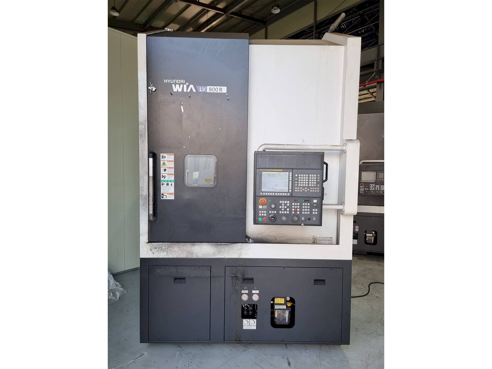 A Hyundai Wia LV800R  gép elölnézete