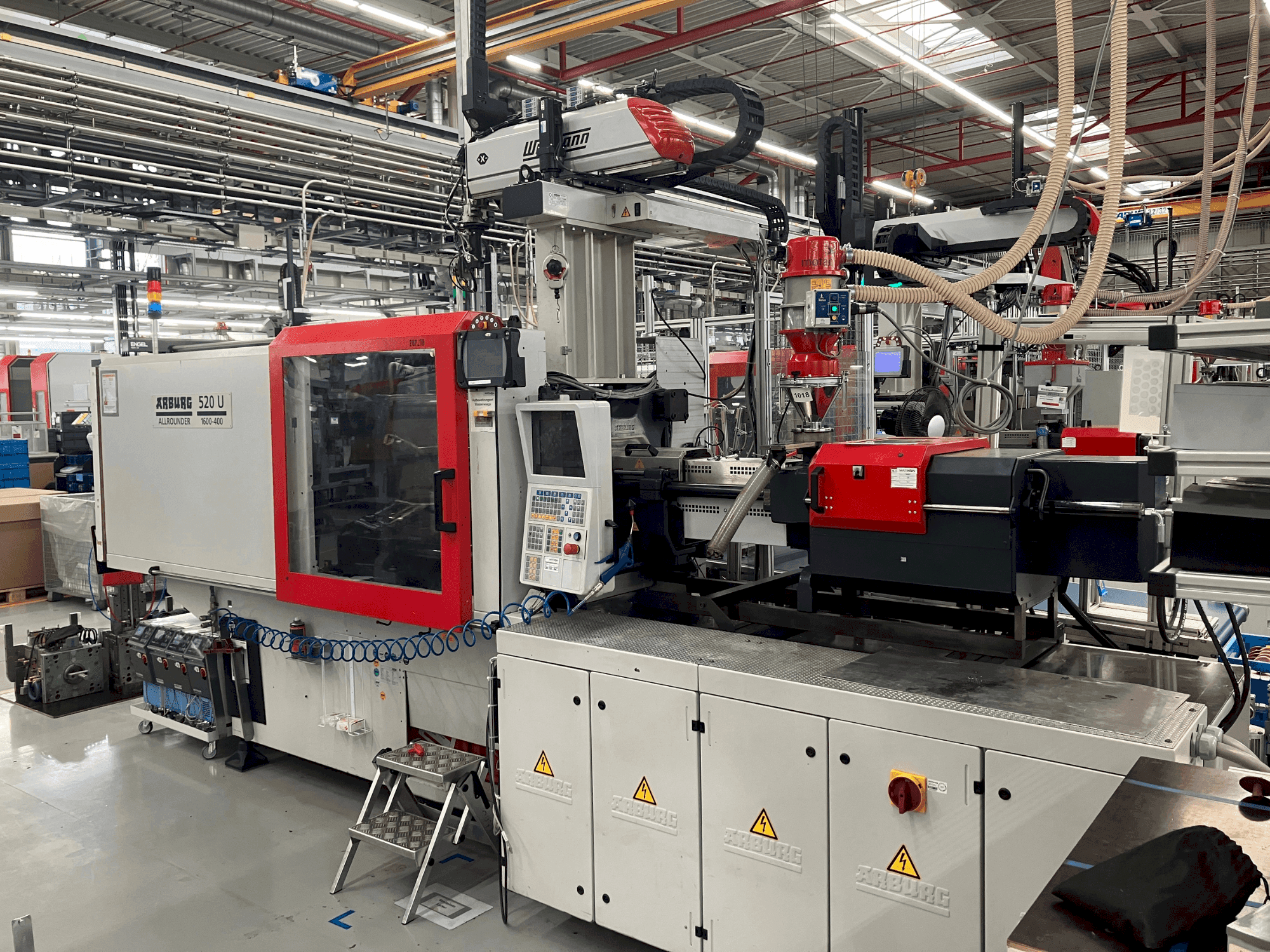 A Arburg Allrounder 520 U 1600-400  gép elölnézete