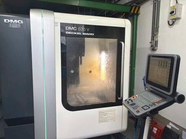 A DMG DMC 635V  gép elölnézete