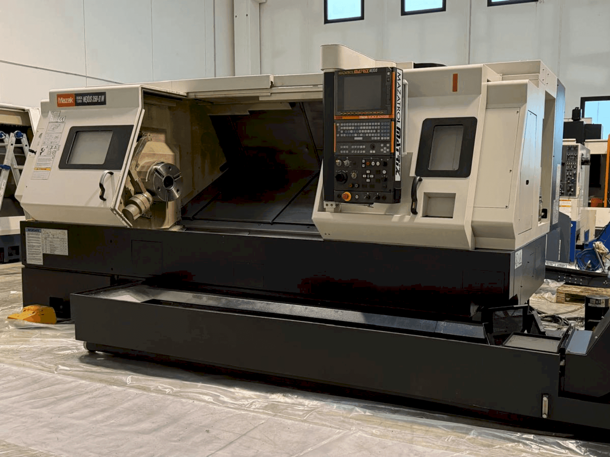 A Mazak QT Nexus 350 II M  gép elölnézete