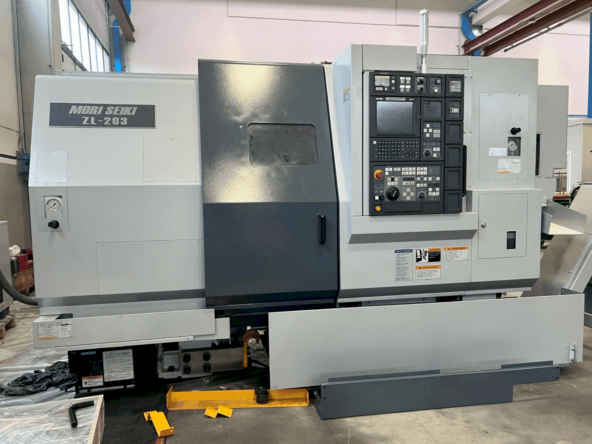 A MORI SEIKI ZL-203SMC  gép elölnézete