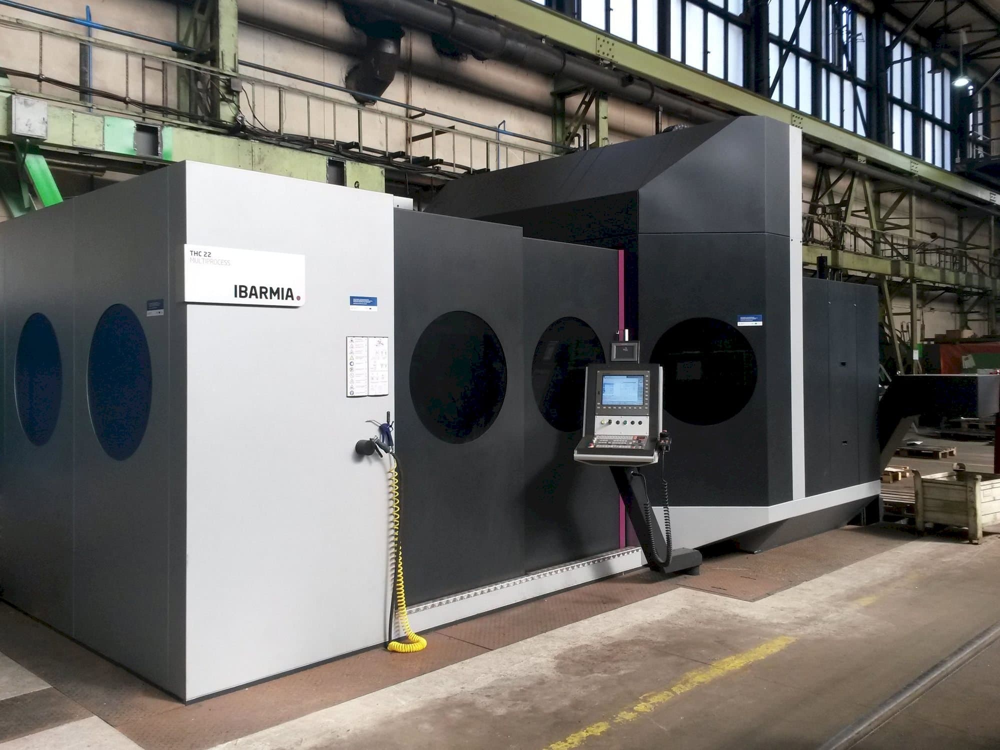A IBARMIA THC 22 MULTIPROCESS  gép elölnézete
