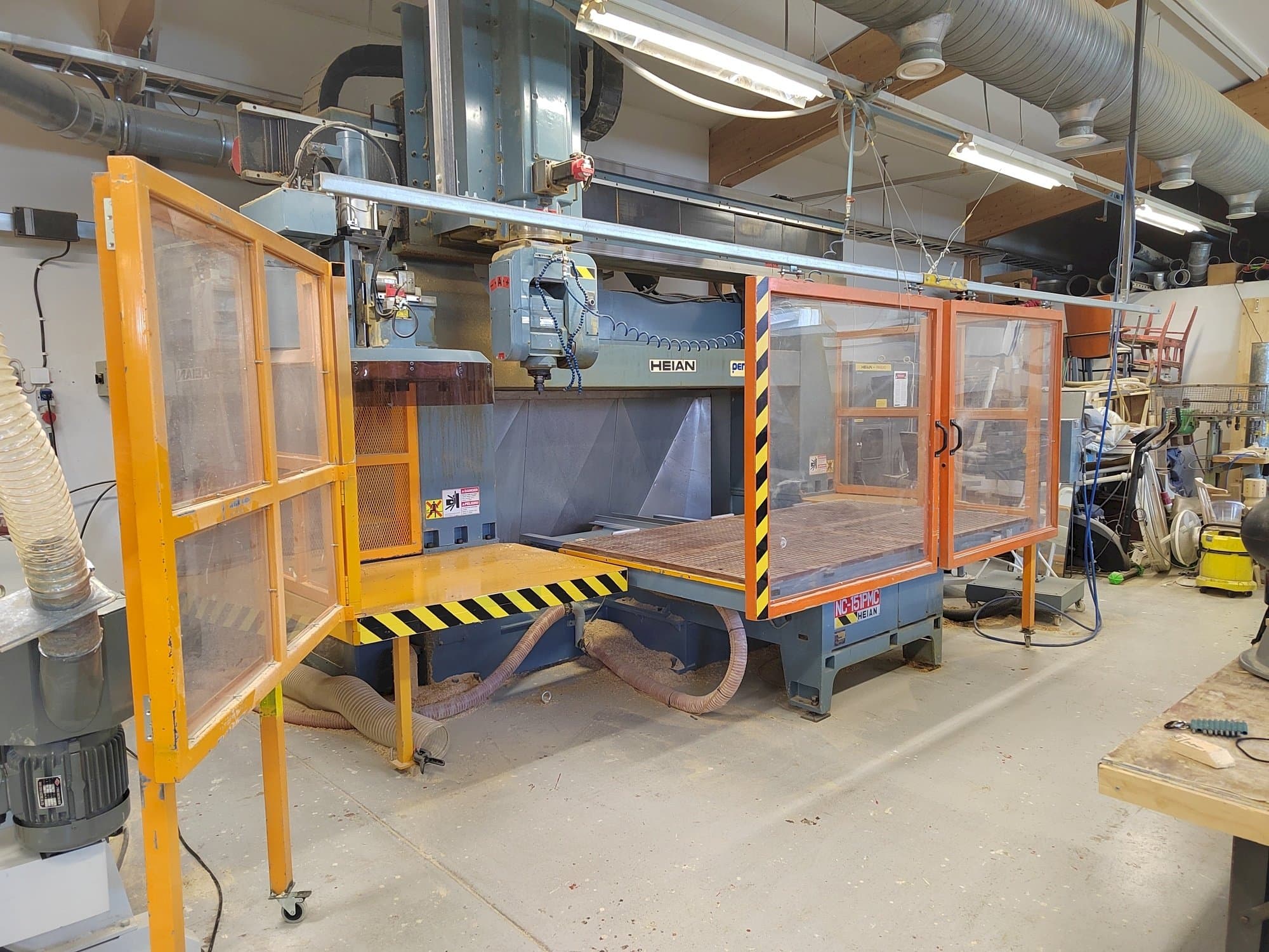 A HEIAN NC 151  gép elölnézete