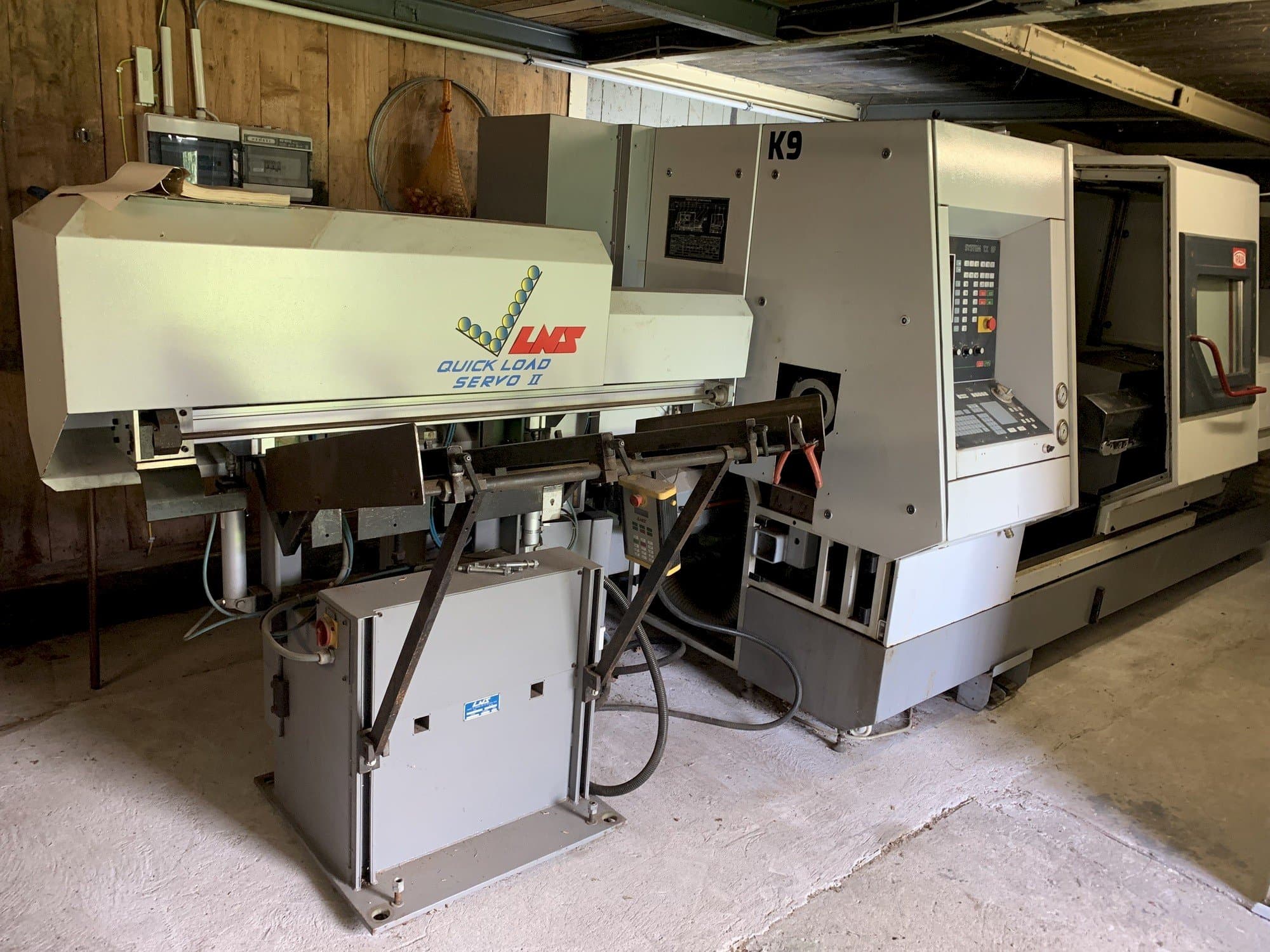 A TRAUB TND 350 G  gép elölnézete