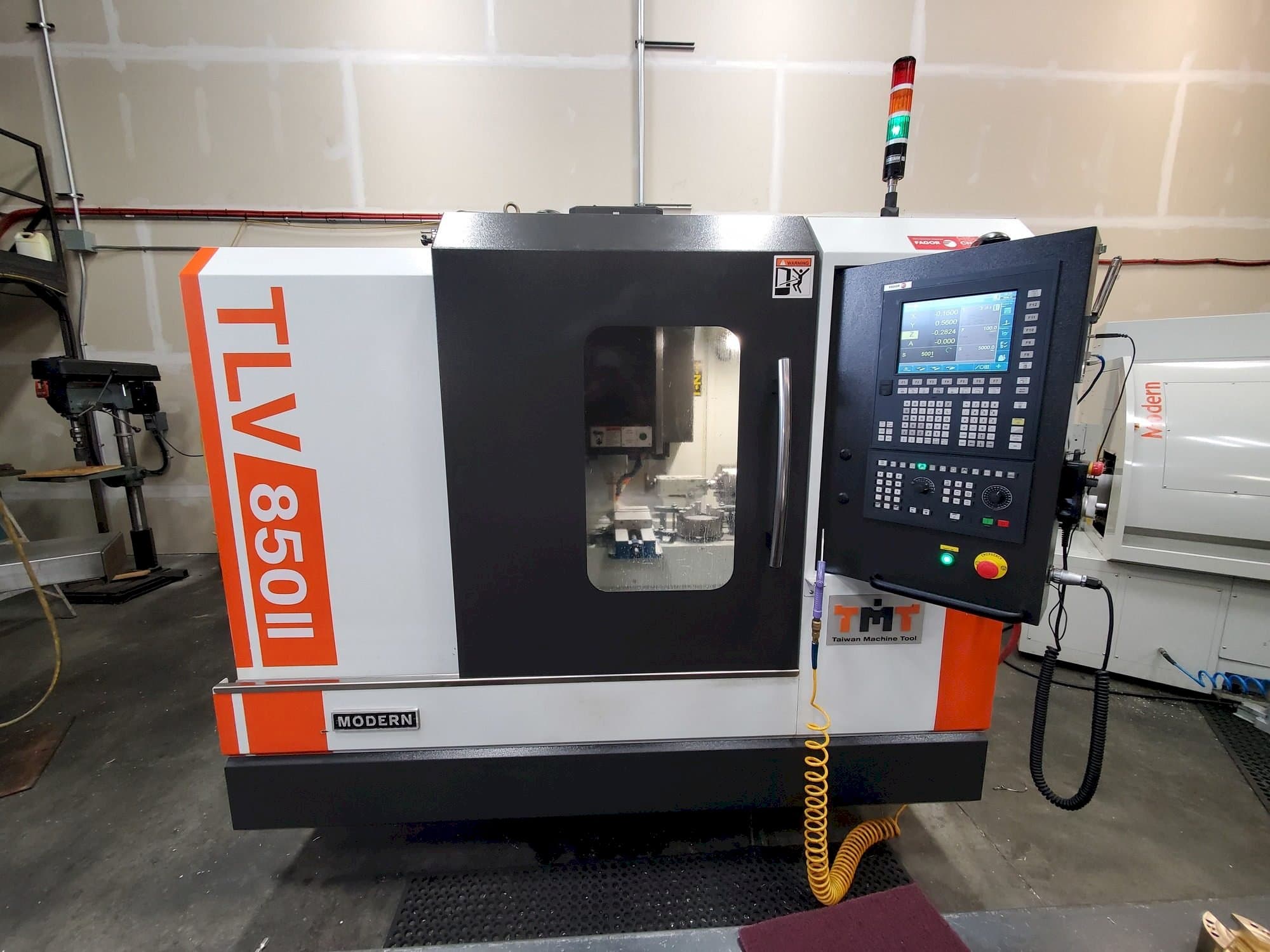 A Modern TLV-85011  gép elölnézete