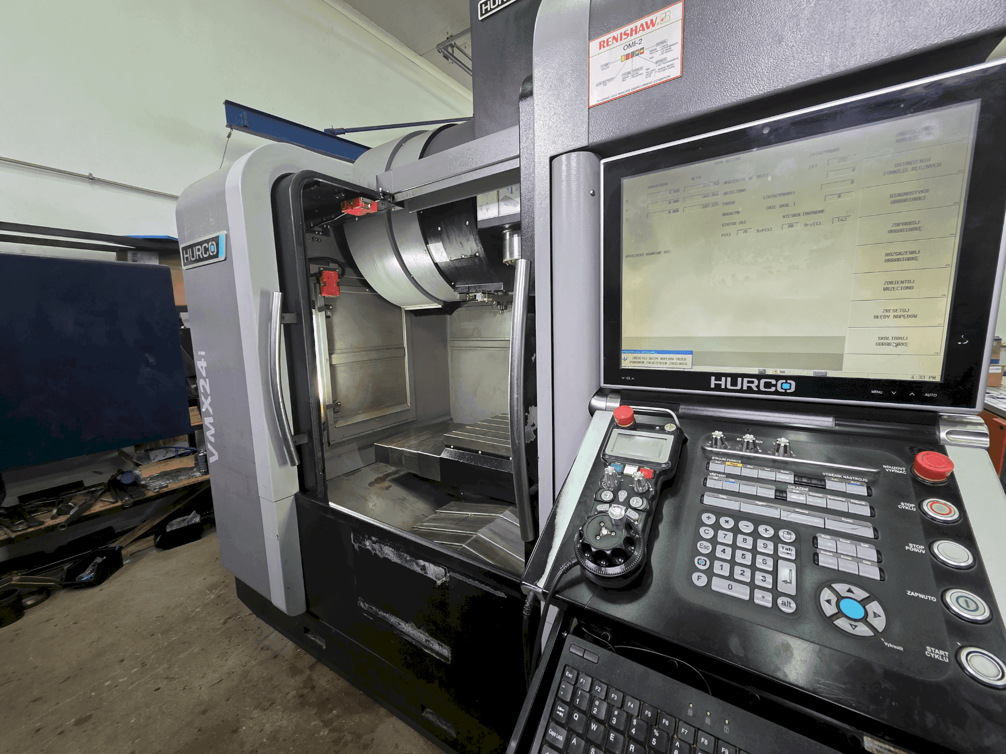 A Hurco VMX 24i  gép elölnézete