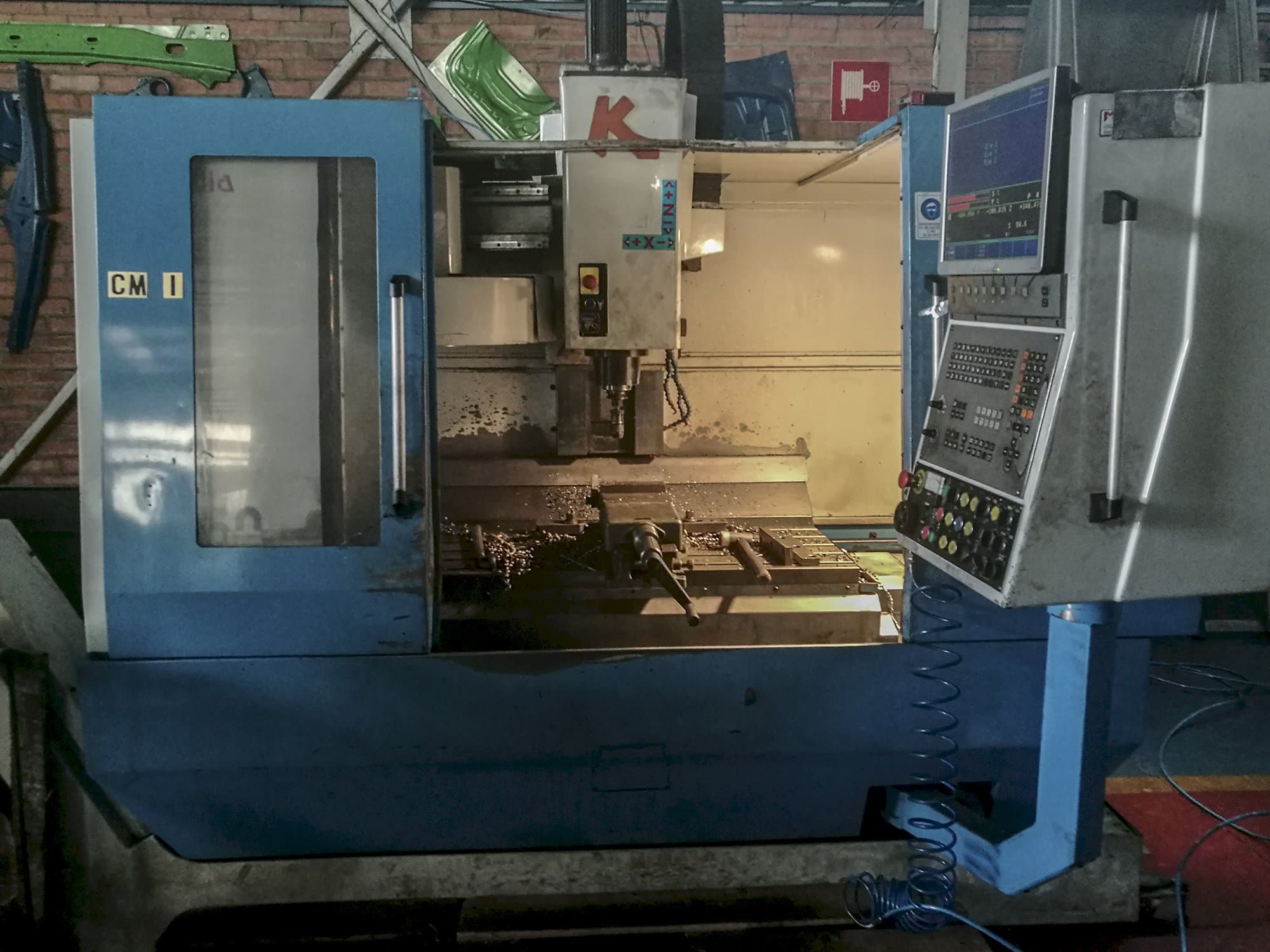 A KONDIA B-1050  gép elölnézete