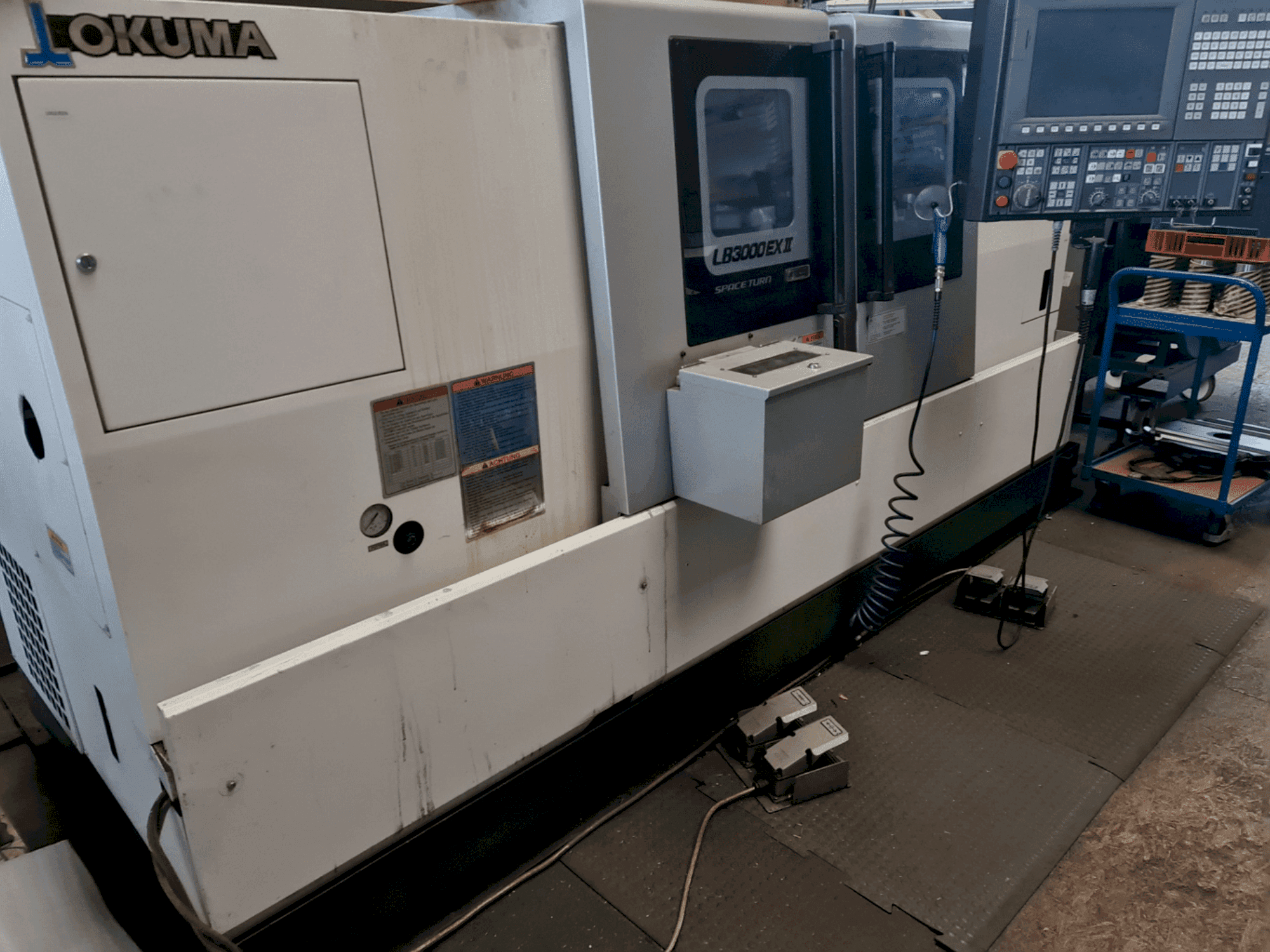 A Okuma LB3000 EX II  gép elölnézete