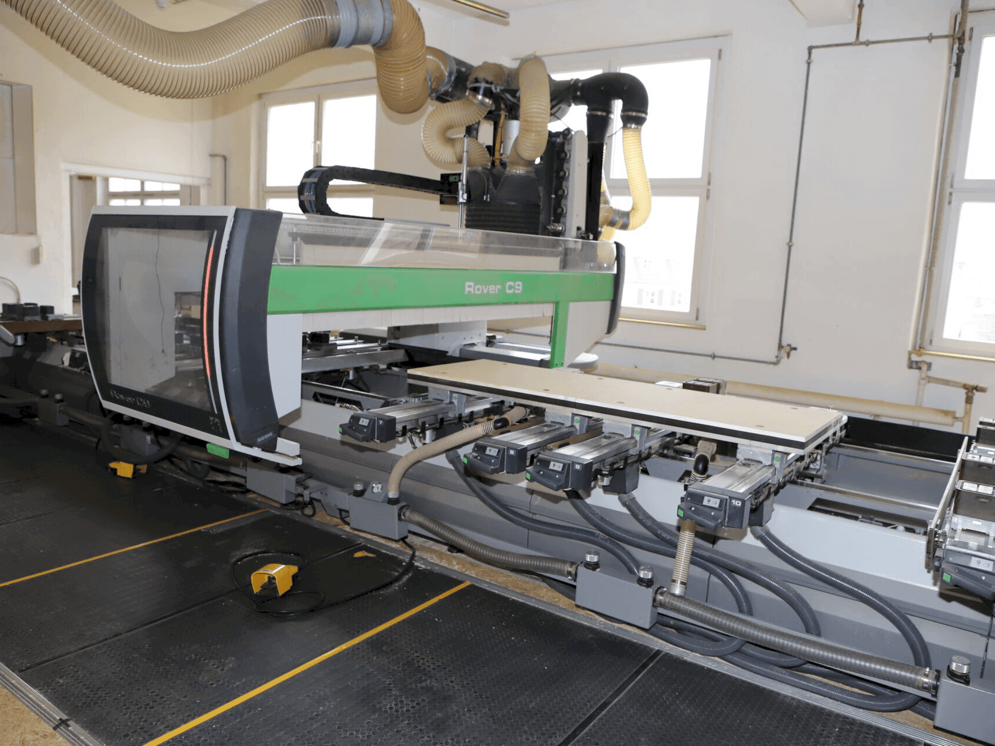 A BIESSE ROVER C 9.65  gép elölnézete