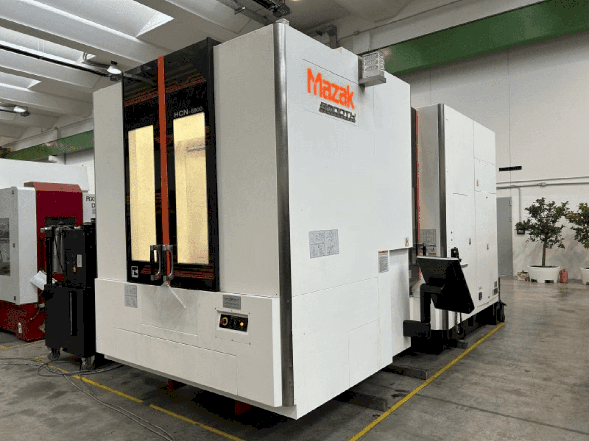 A Mazak HCN-6800  gép elölnézete