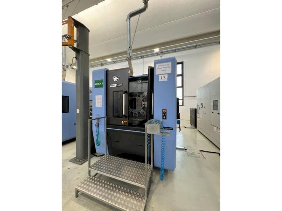 A Doosan NHP 5000  gép elölnézete
