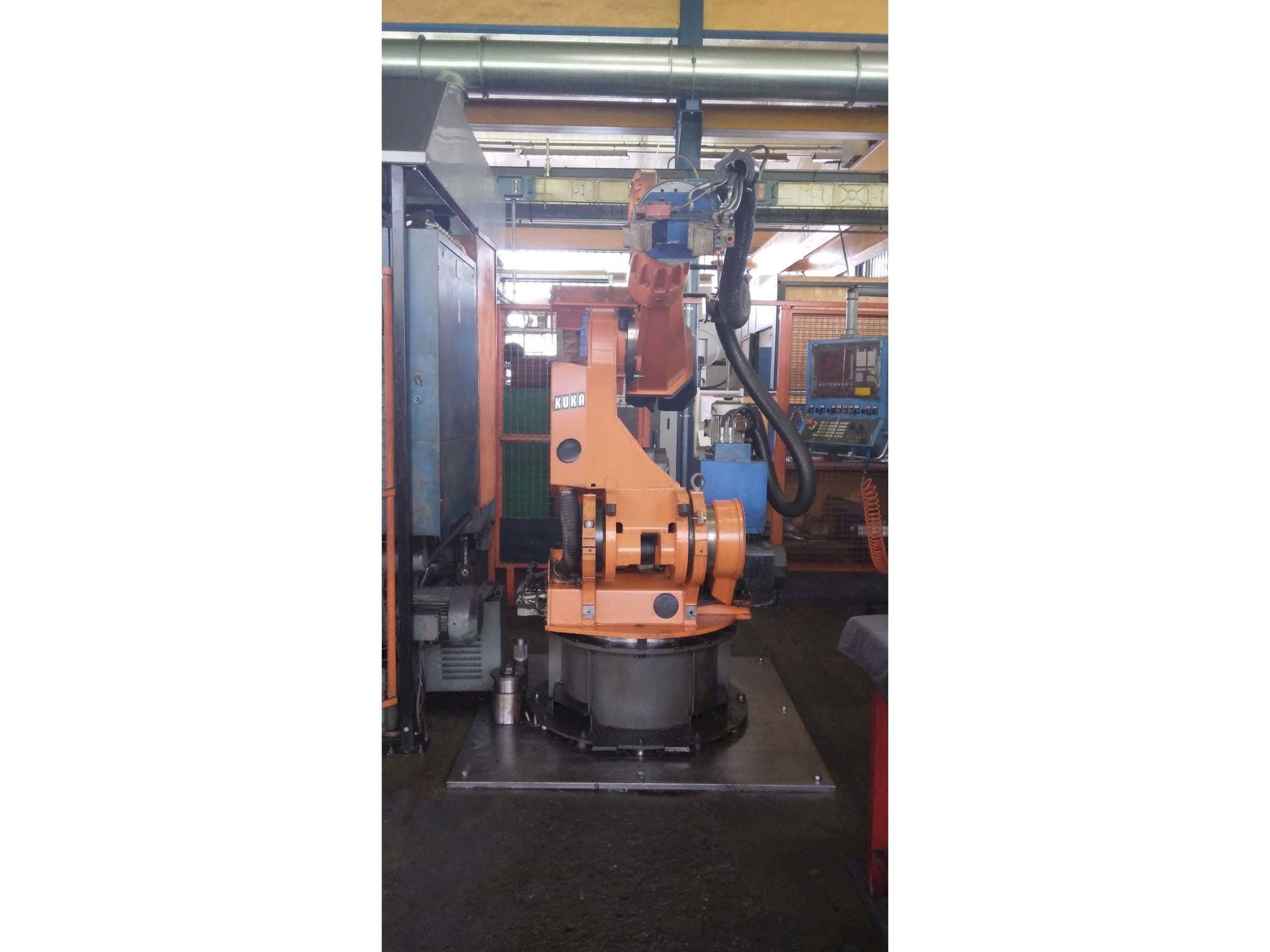 A KUKA IR 760/120.0  gép elölnézete