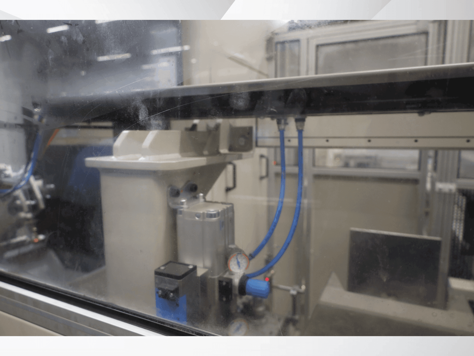 A PROFILATOR DV370-HL-05  gép elölnézete