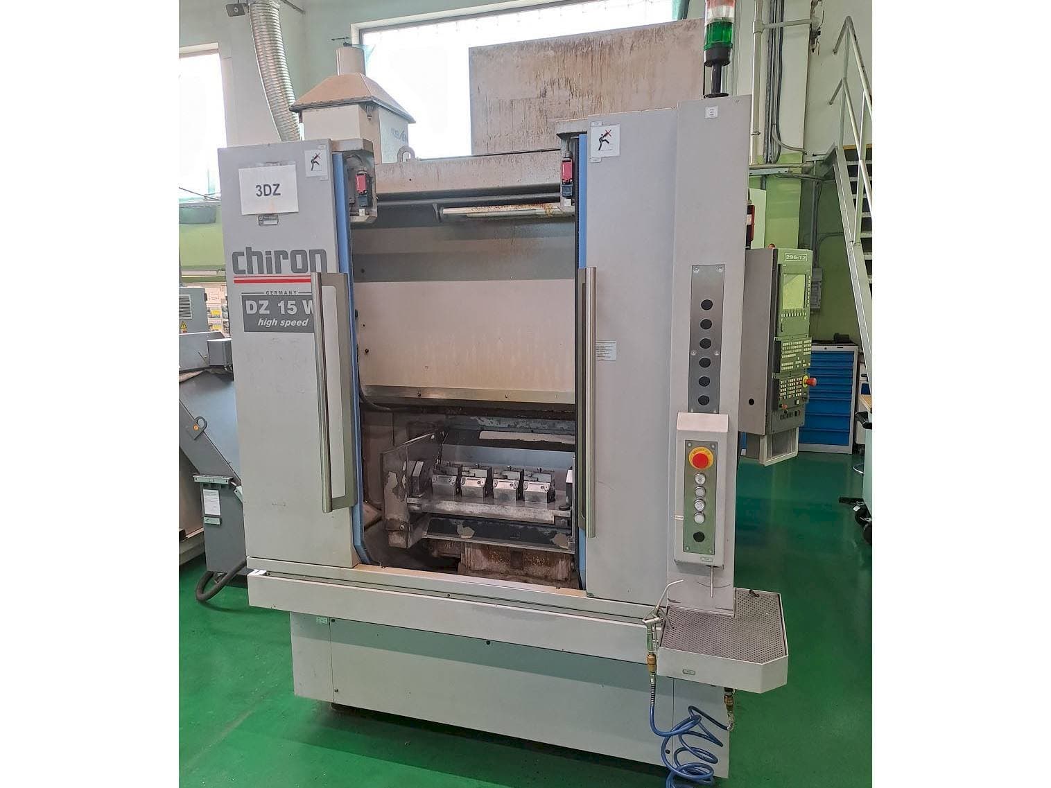 A CHIRON DZ 15W HS  gép elölnézete