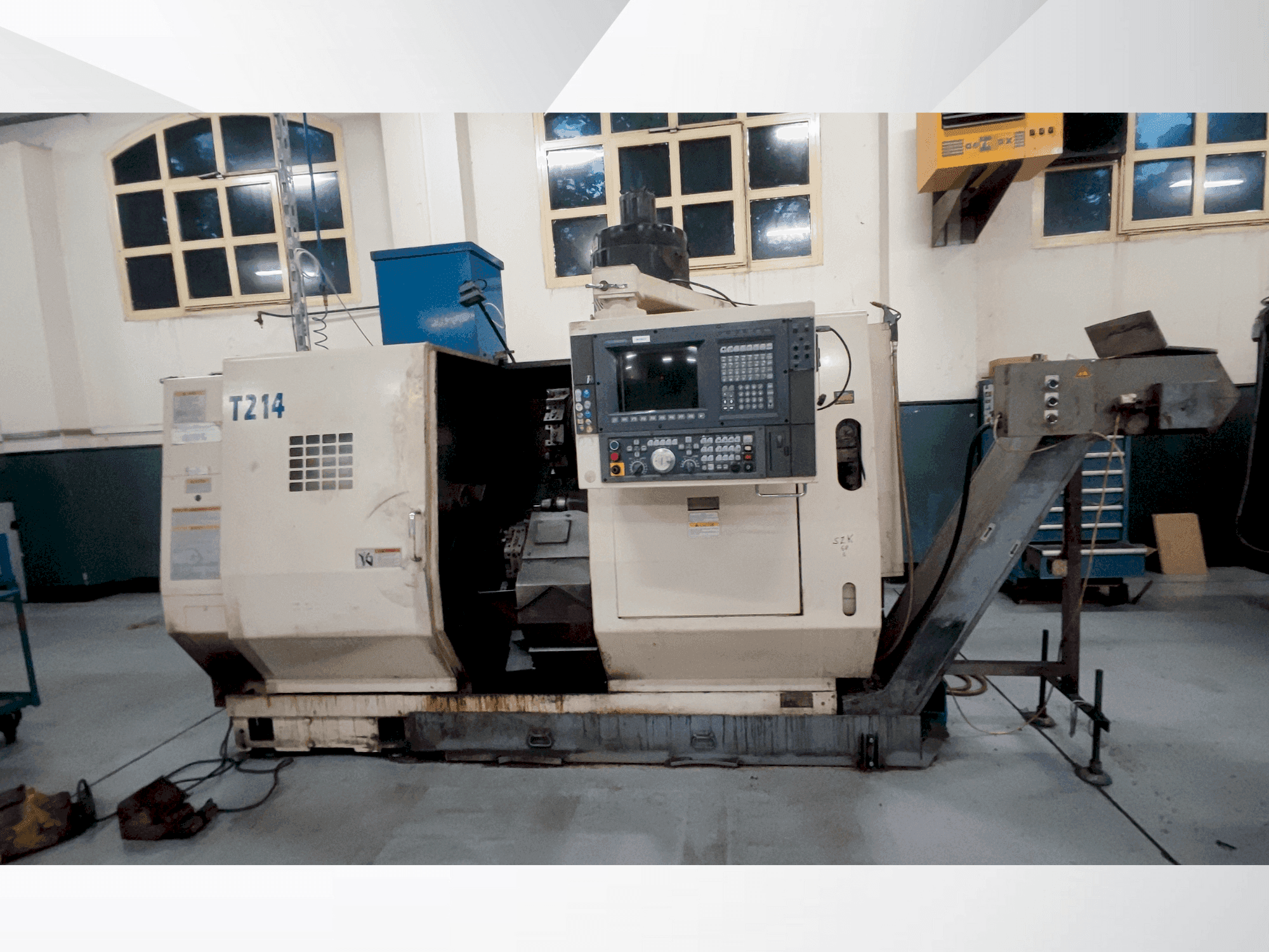 A Okuma LU 15  gép elölnézete