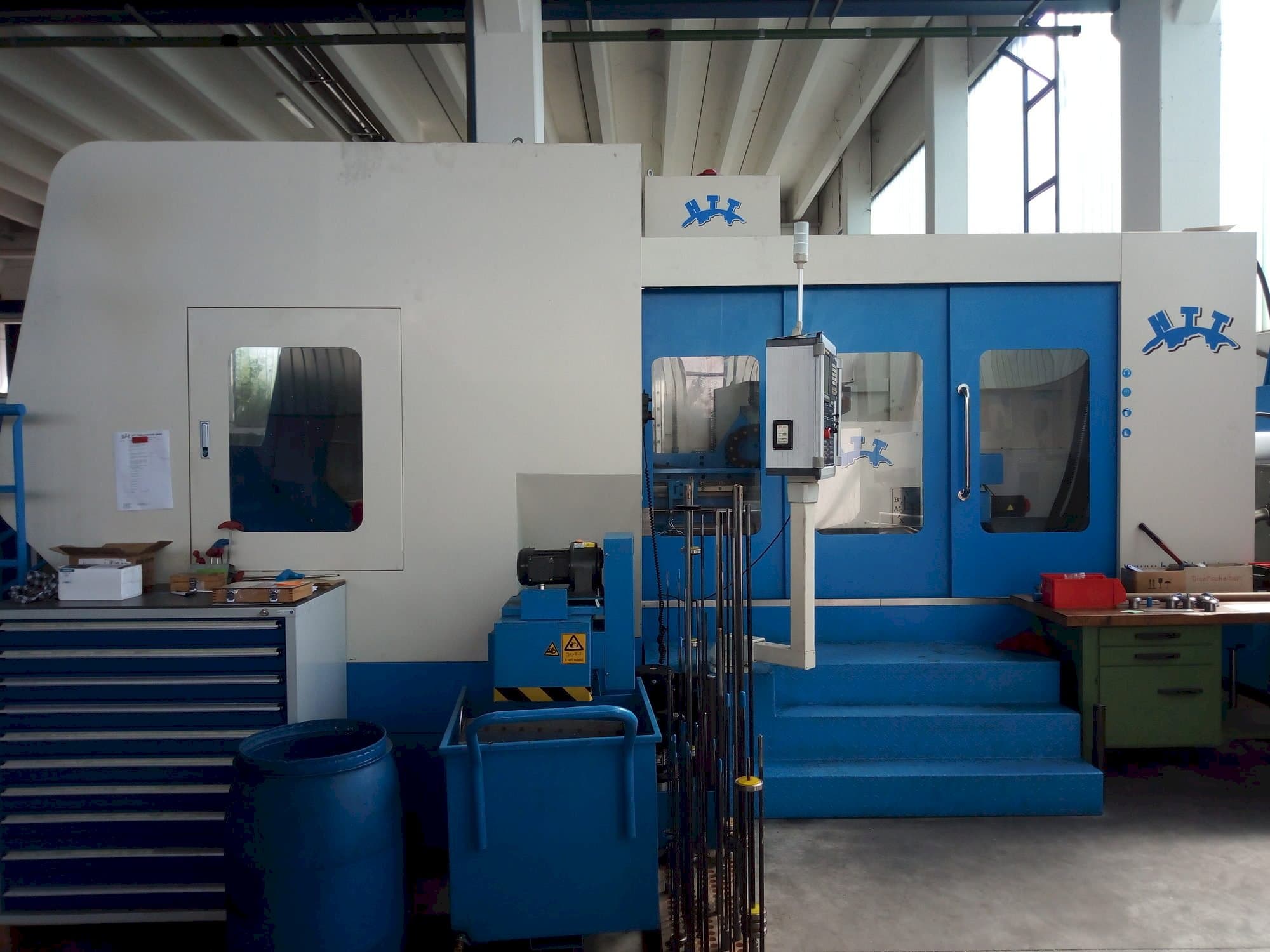 A HTT KBR6-1008  gép elölnézete