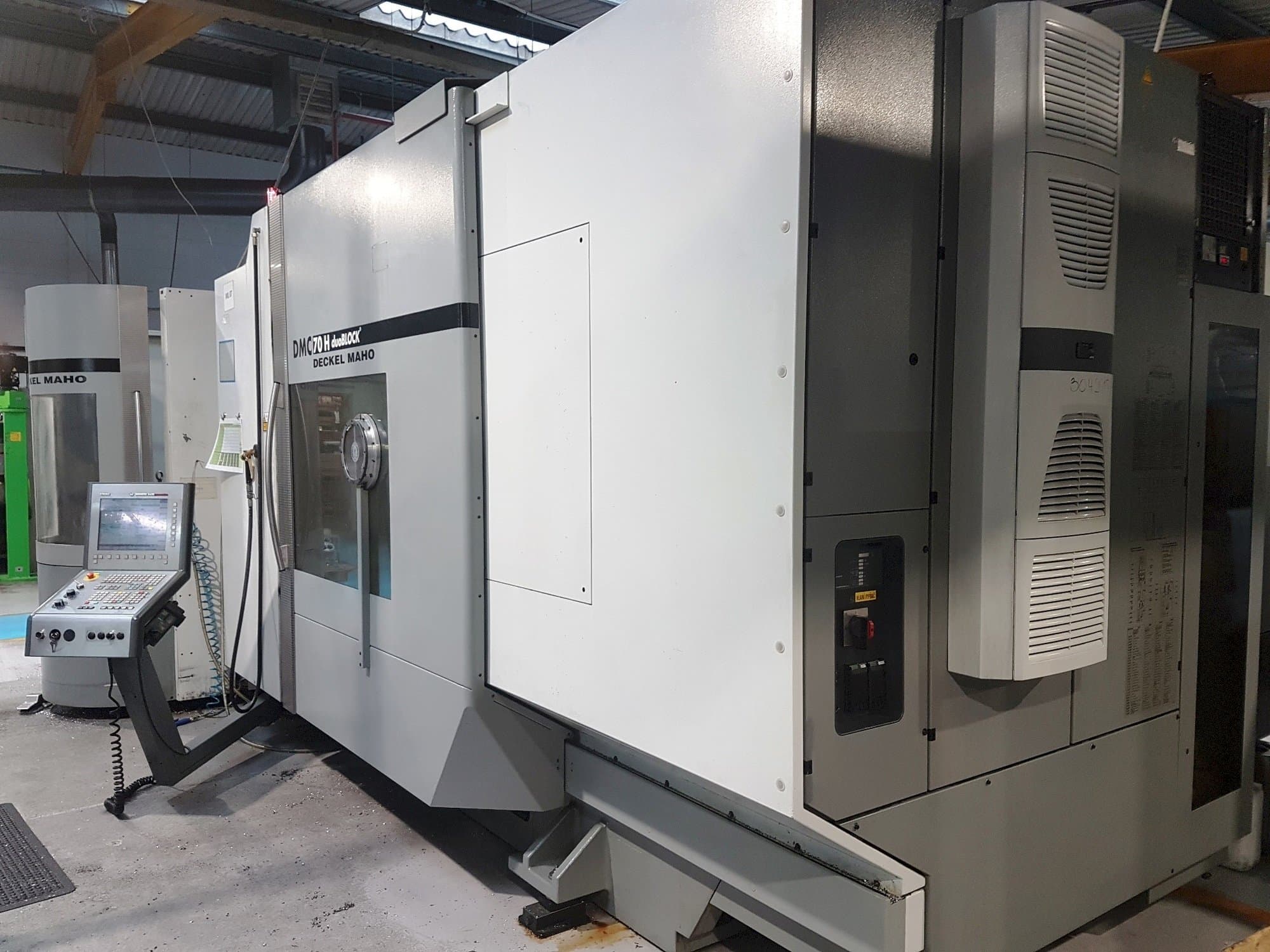 A DECKEL MAHO DMC 70 H duoBlock  gép elölnézete