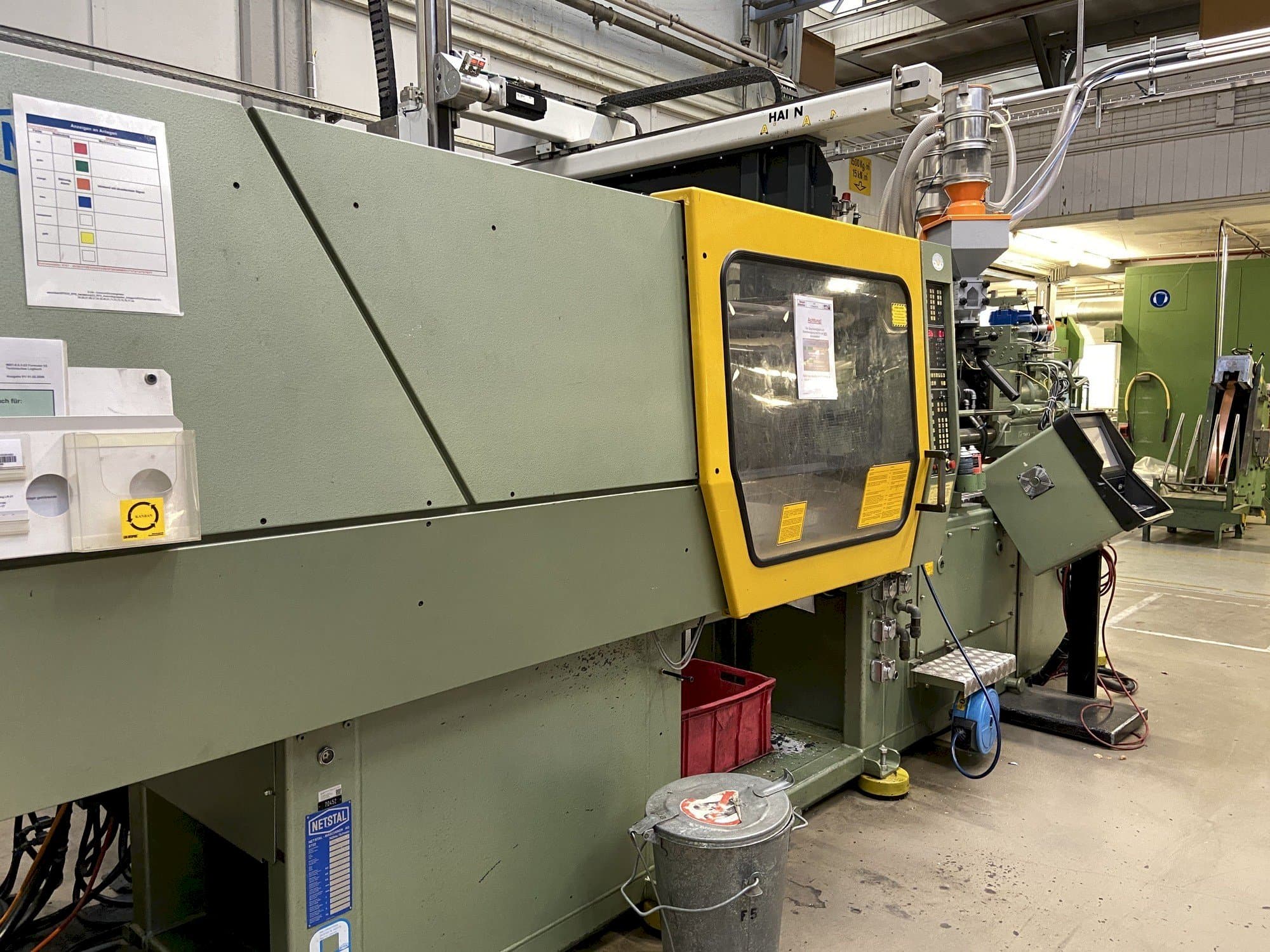 A Netstal Synergy 1500K/460  gép elölnézete