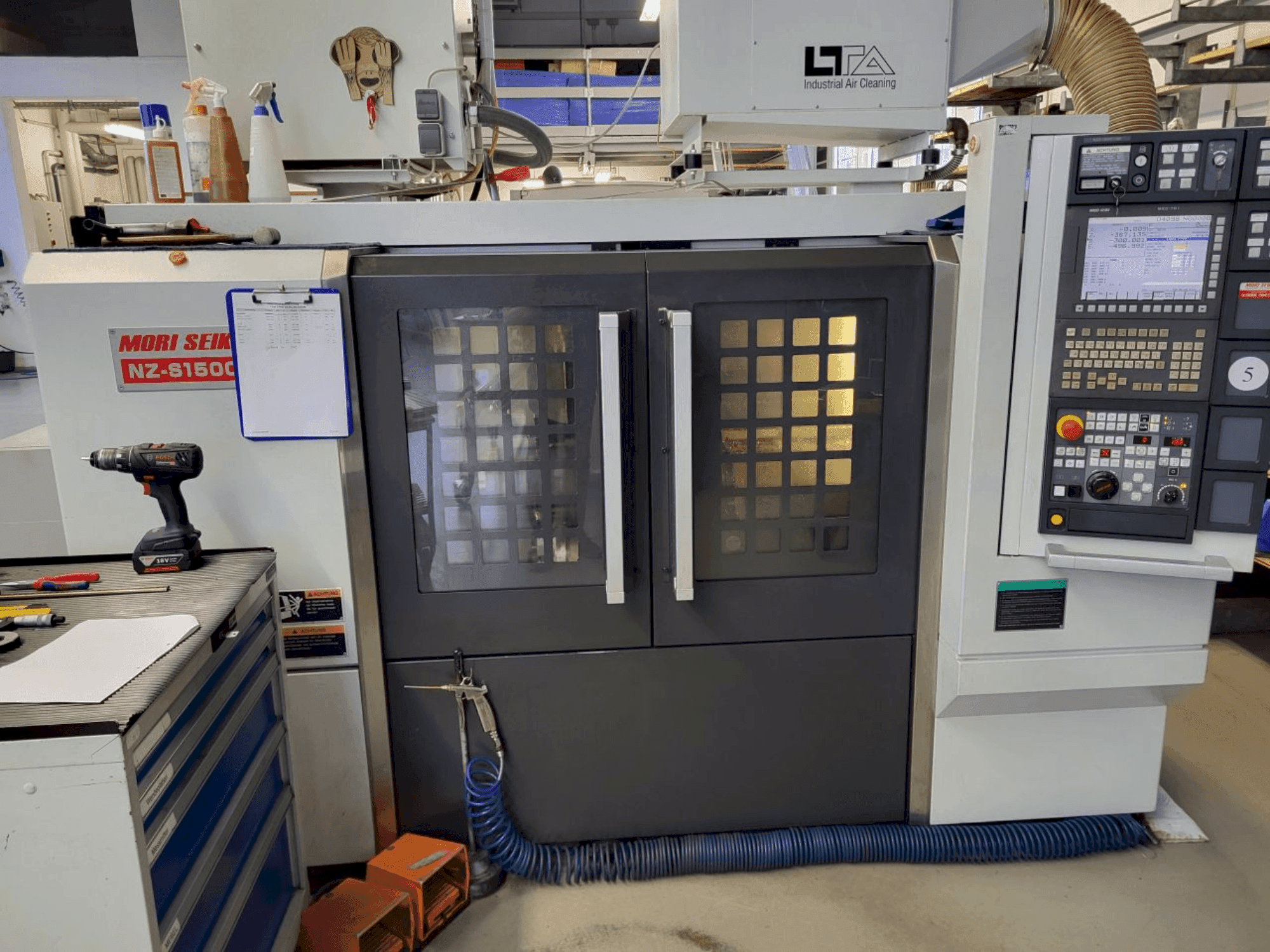 A MORI SEIKI NZ-S1500  gép elölnézete
