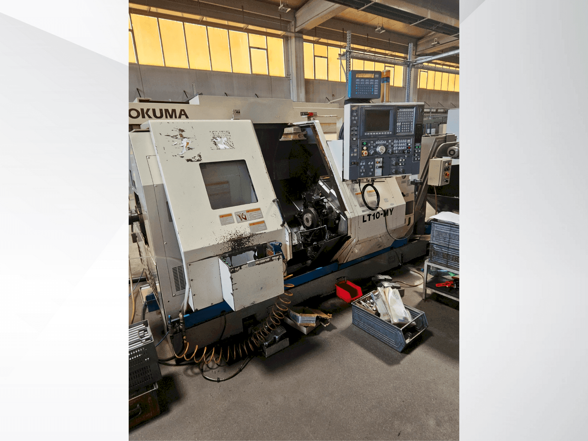 A Okuma LT 10 MY  gép elölnézete