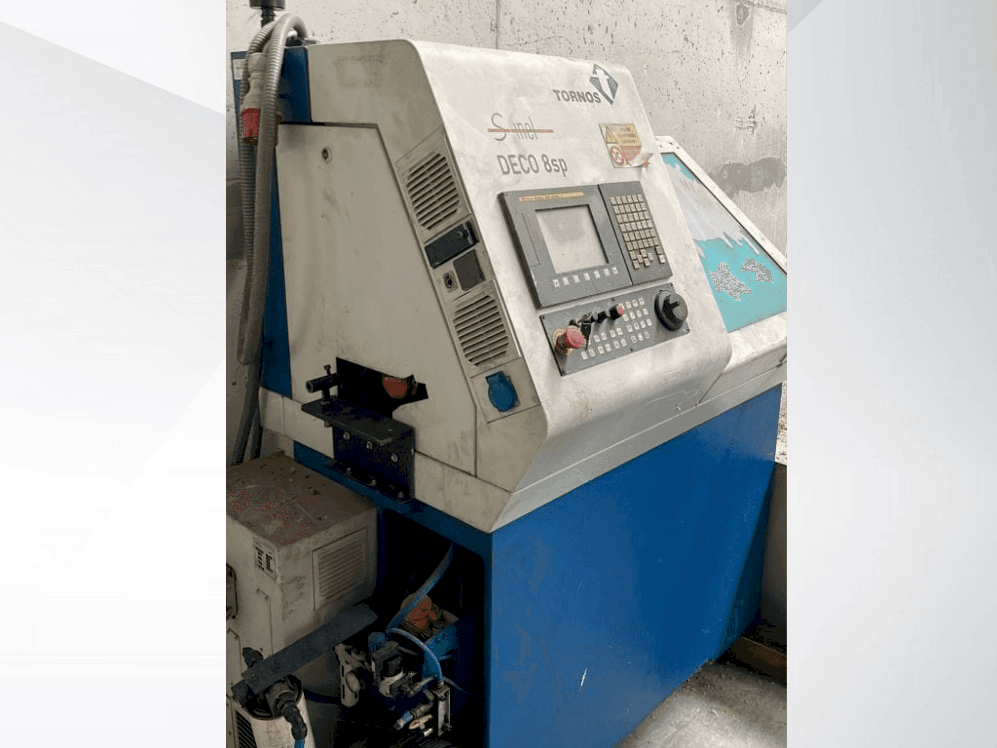 A TORNOS DECO 8sp  gép elölnézete