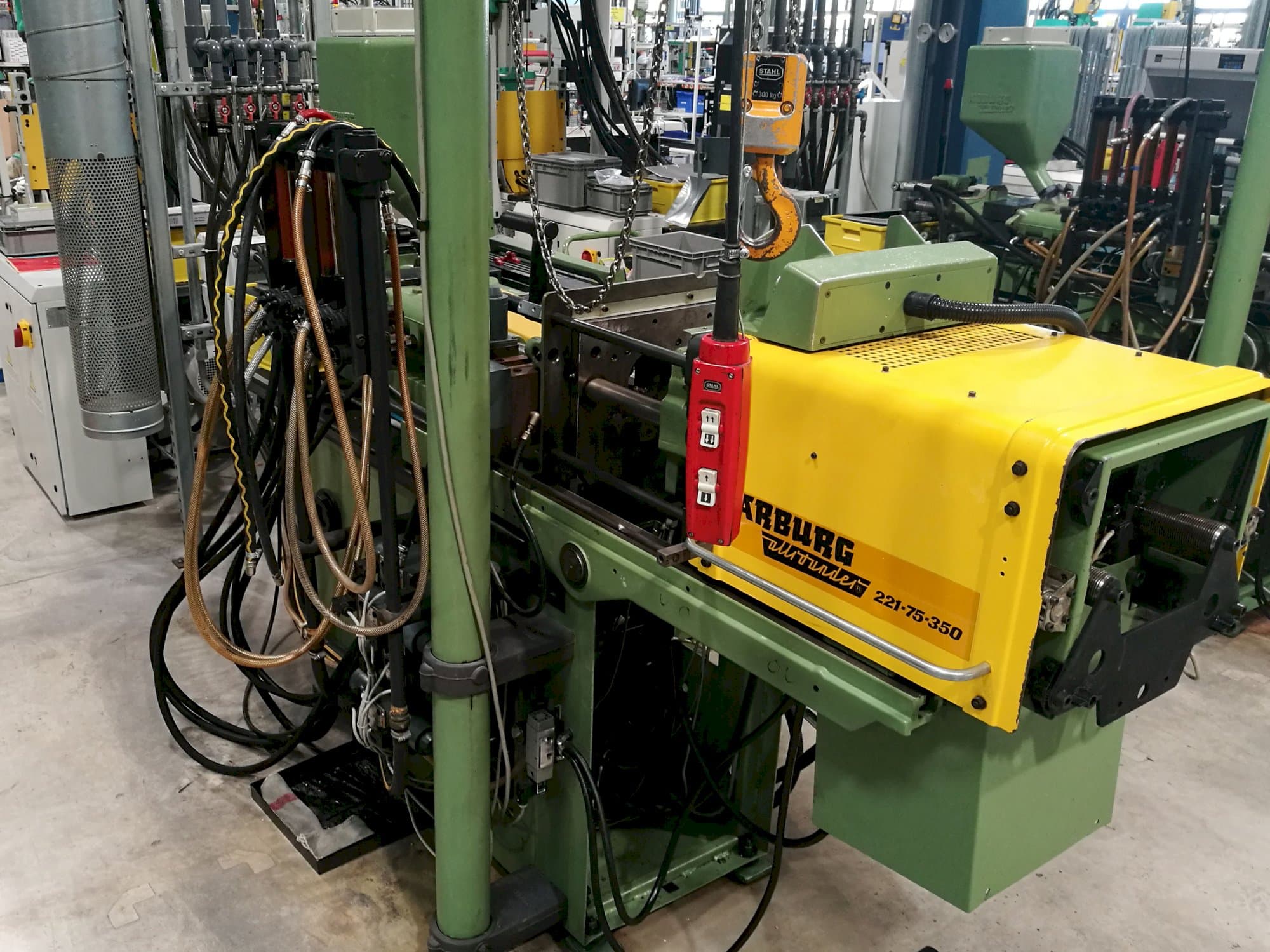 A Arburg Allrounder 221-75-350  gép jobb nézete