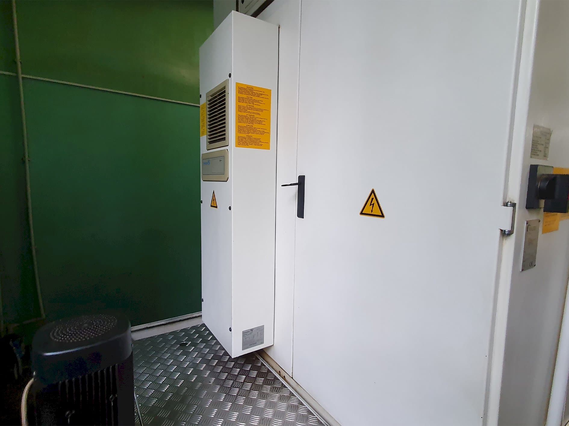 A Walter Helitronic Power  gép hátulnézete