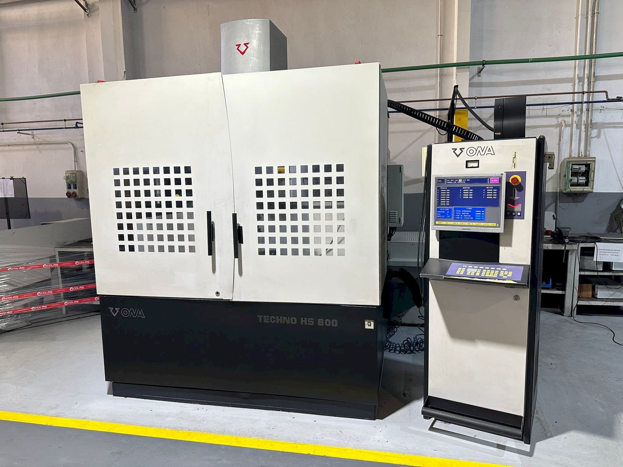 A ONA HS 600  gép elölnézete