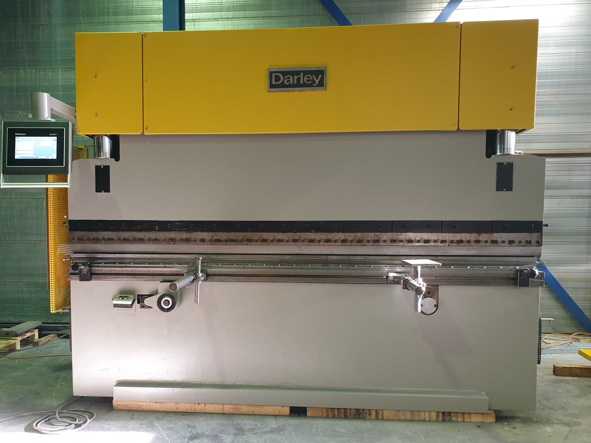 A Darley EHP 80 31/25  gép elölnézete