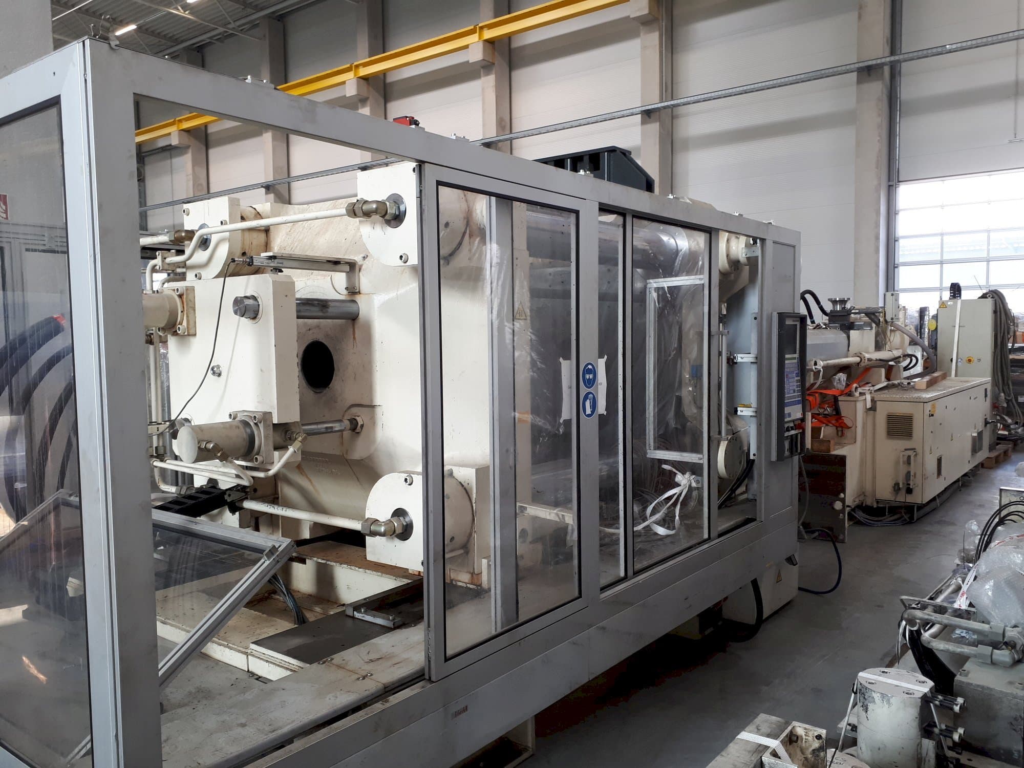 A Krauss Maffei 650-2700 C1  gép elölnézete