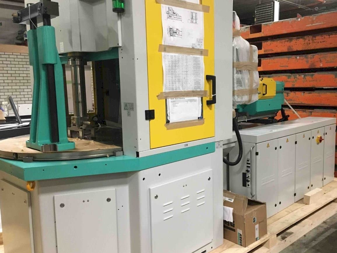 A Arburg ALLROUNDER 1200 t 1000 - 400  gép elölnézete