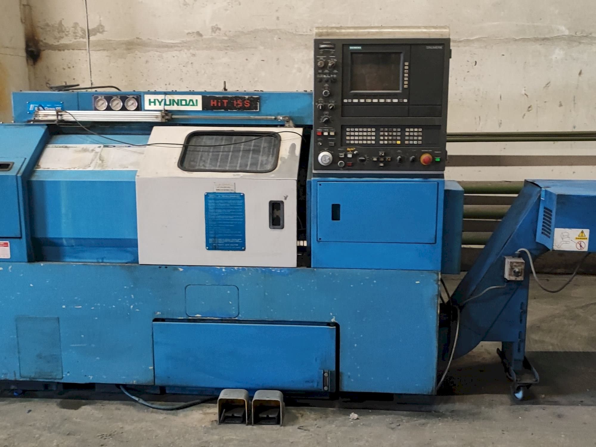 A Hyundai HIT15s  gép elölnézete