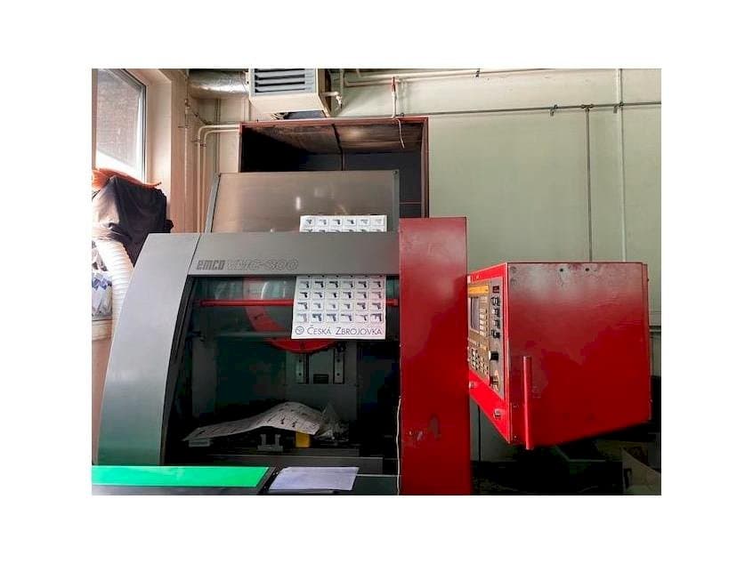 A EMCO VMC 300  gép elölnézete
