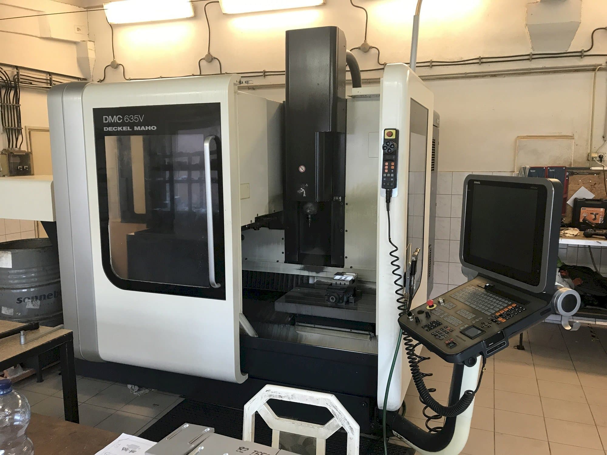 A DECKEL MAHO DMC 635V  gép elölnézete