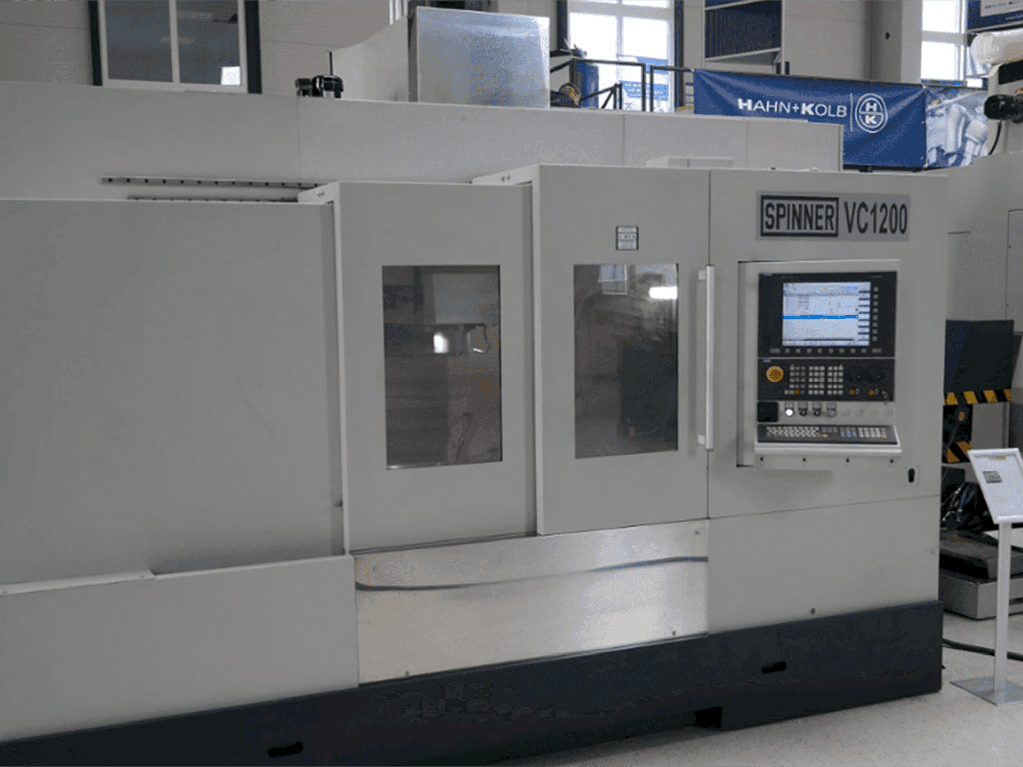 A SPINNER VC 1200  gép elölnézete