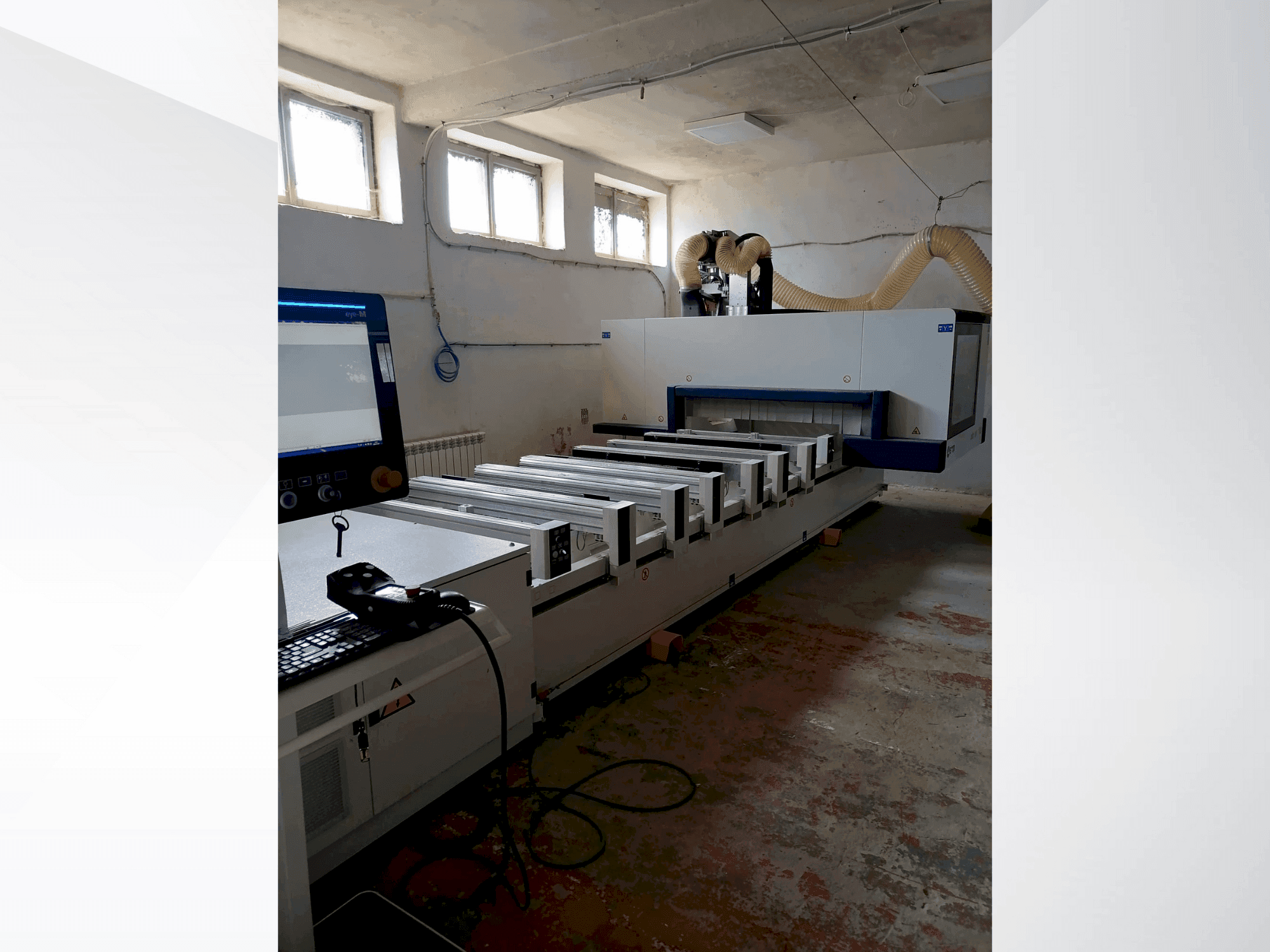 A SCM Morbidelli M100  gép elölnézete