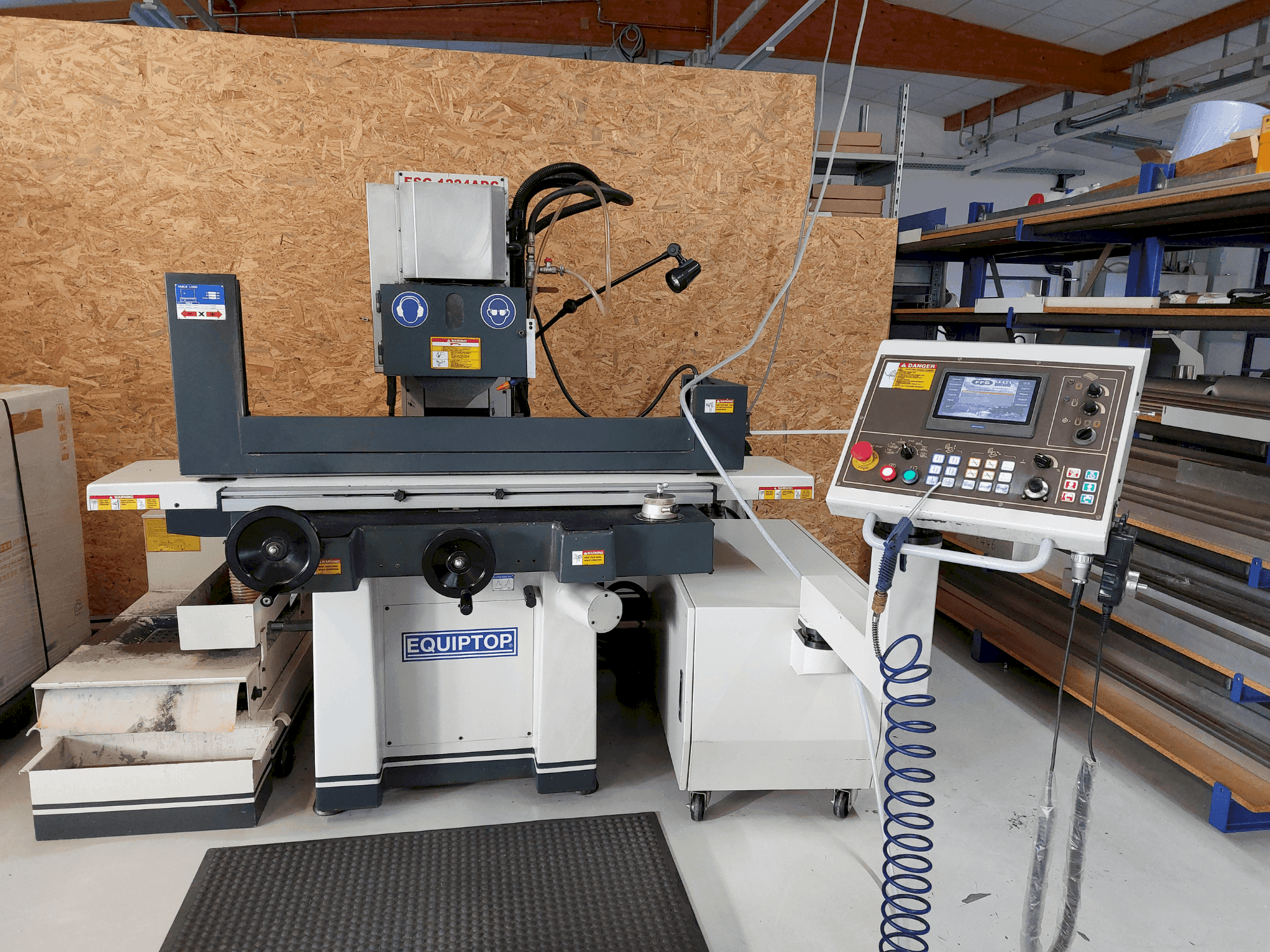 A EQUIPTOP ESG-1224 ADC  gép elölnézete