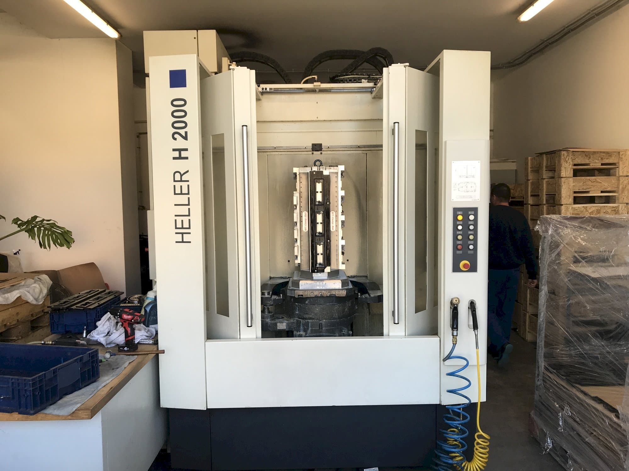 A HELLER H2000  gép elölnézete